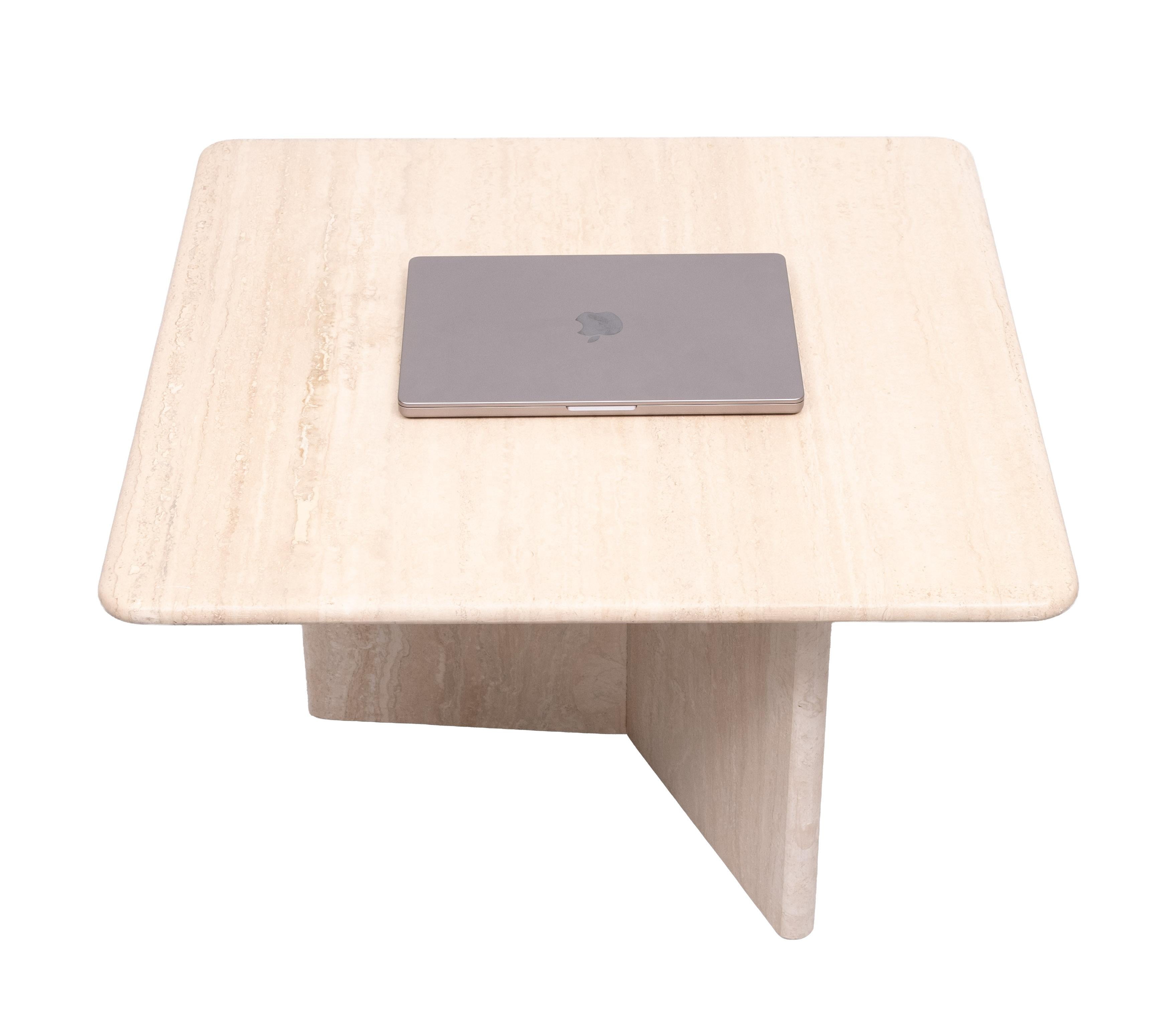 Fin du 20e siècle Petite table basse en travertin Italie 1970 en vente