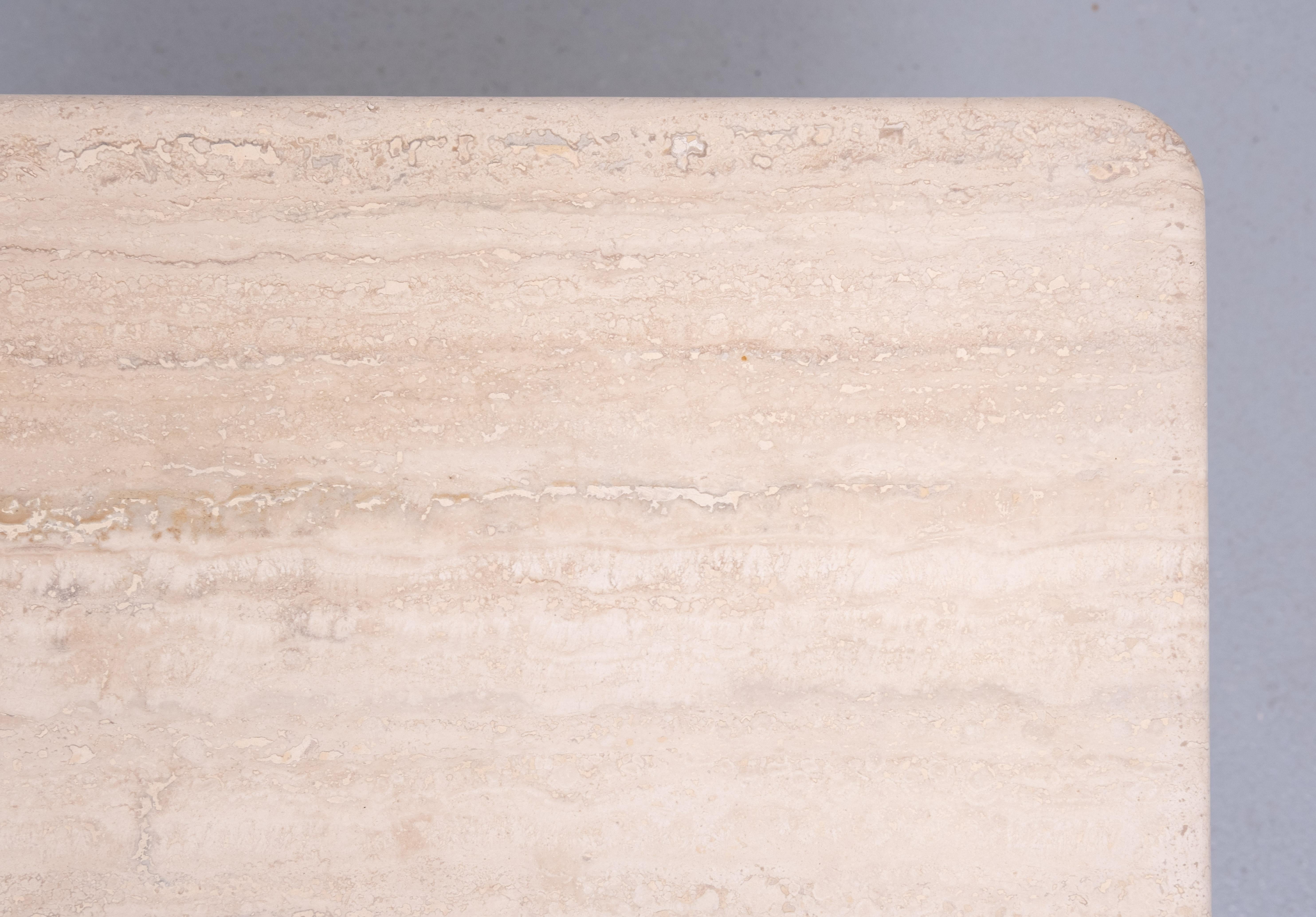 Petite table basse en travertin Italie 1970 en vente 1