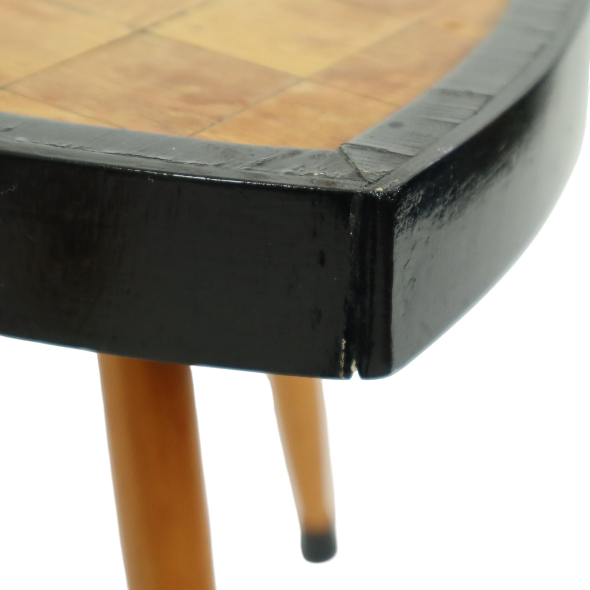 Petite table à plantes triangulaire Wood Wood 1950s en vente 5