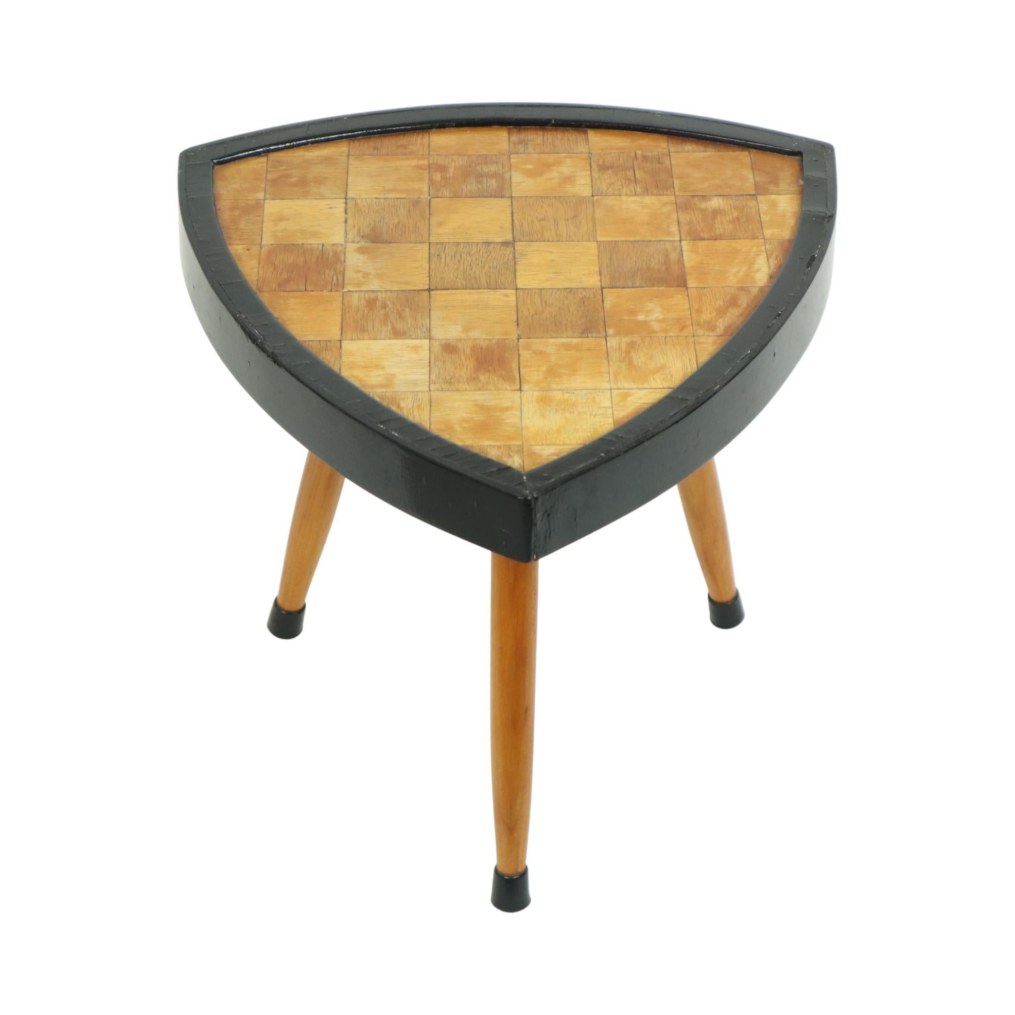 Petite table à plantes triangulaire Wood Wood 1950s Bon état - En vente à Poperinge, BE