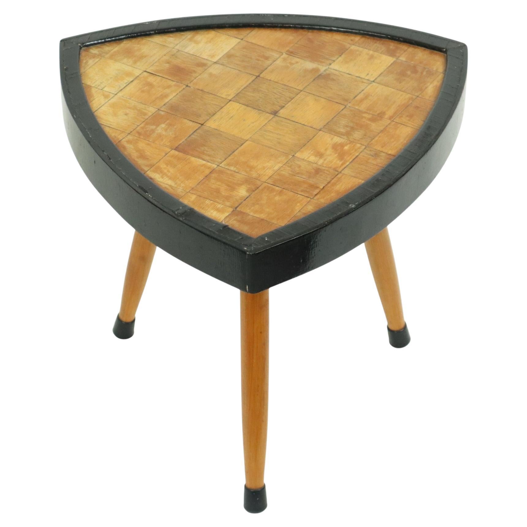 Petite table à plantes triangulaire Wood Wood 1950s en vente