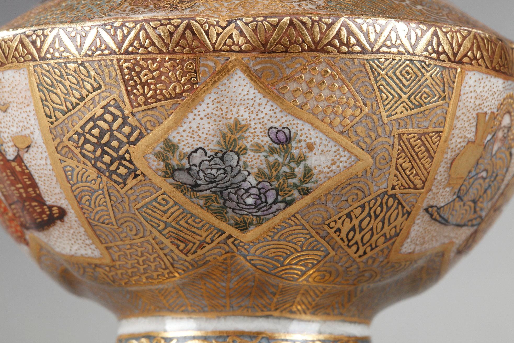 Small Tripod Satsuma Vase Decorated with the 18 Luohans, 19th Century For Sale 3