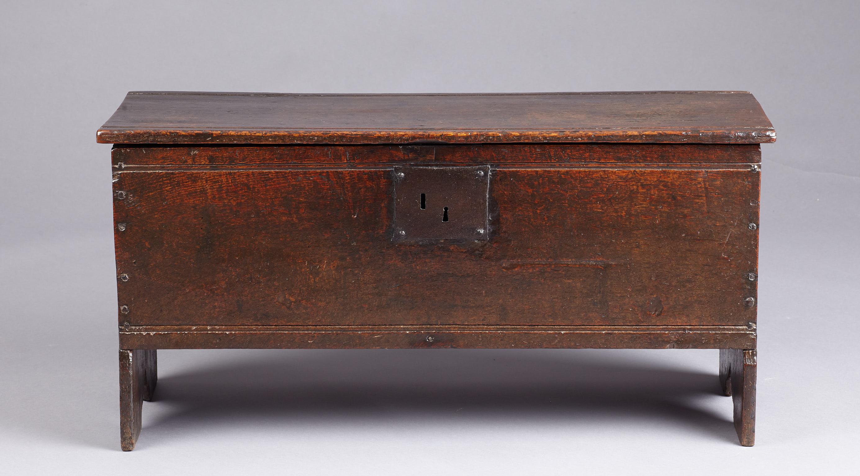 Very small Tudor / Elizabethan oak boarded or plank chest, circa 1540-1560.

The moulded plank lid above a board and buttress constructed chest with further moulded decoration to the front and rear planks. The buttress shaped end boards with rare