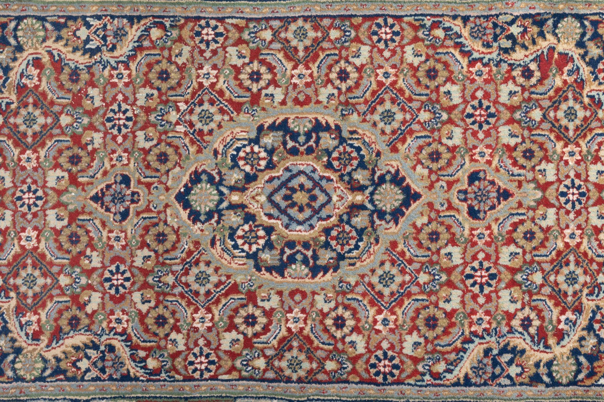 Tappeto turco piccolo In condizioni buone in vendita a London, England