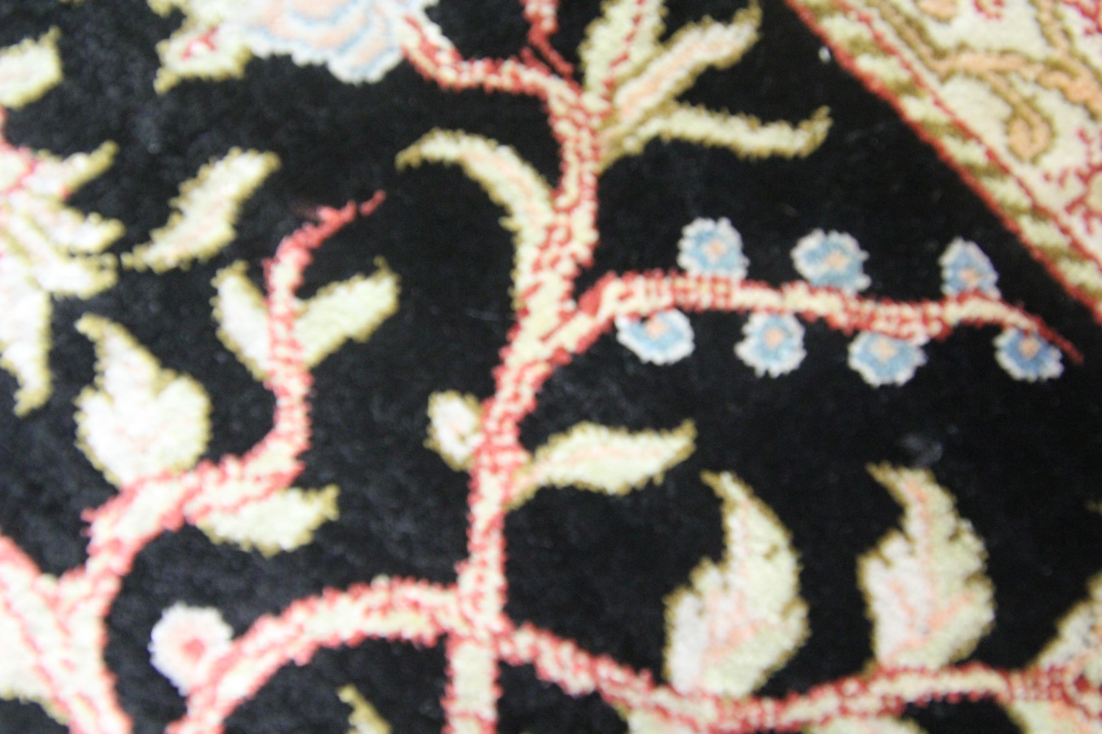 Kleiner türkischer Seidenteppich, Handgefertigter Teppich Orientteppich Lebensbaum (20. Jahrhundert) im Angebot