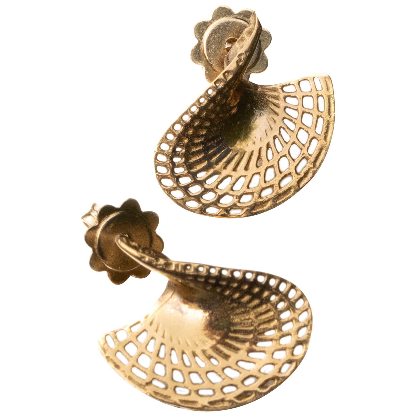 14 Karat Yellow Gold Small Twisted Disk Stud Earrings.