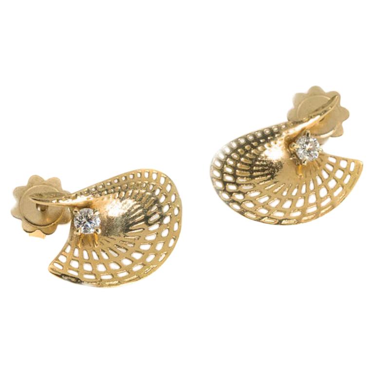  18 Karat Yellow Gold Small Twisted Disk Stud Earrings with Diamonds, For Sale