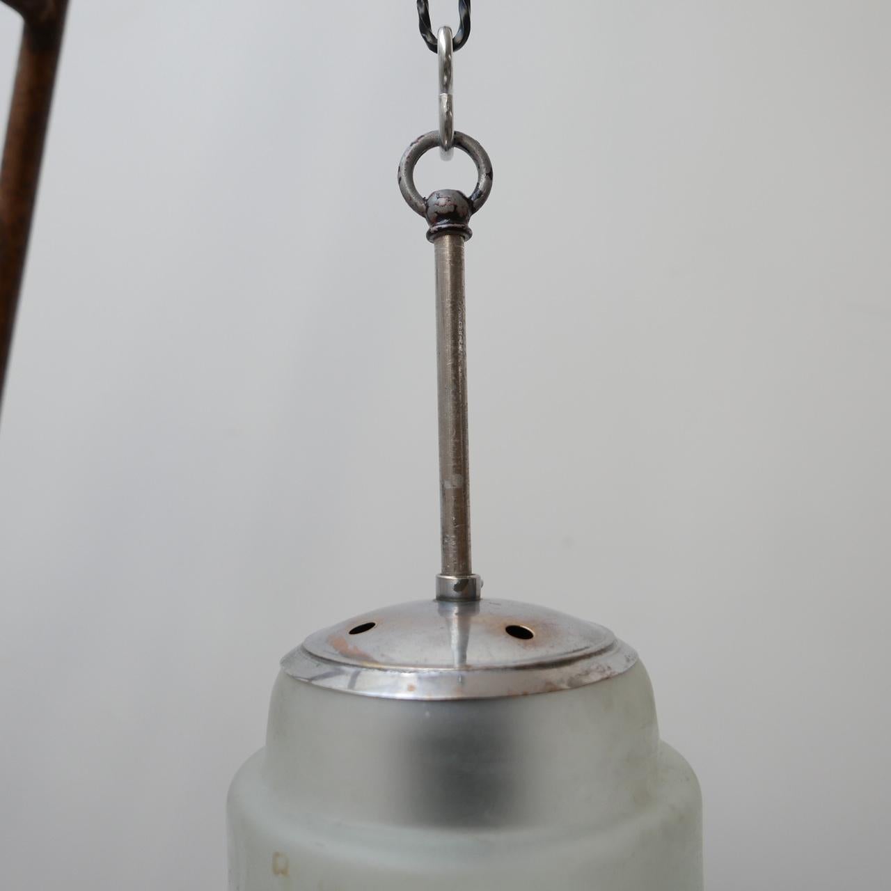 Métal Petite lampe à suspension mi-siècle en verre blanc et opaline bicolore en vente