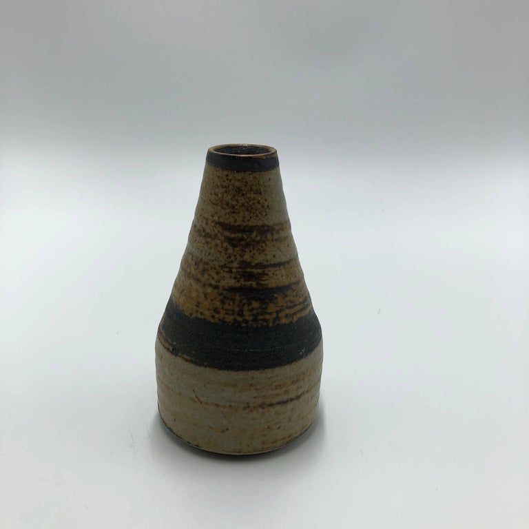 Beautiful small ceramic clay vase from the Dutch manufacturer Mobach Utrecht in the 50/60

Signed with branded manufacturer's mark to underside: [Mobach Holland].
 