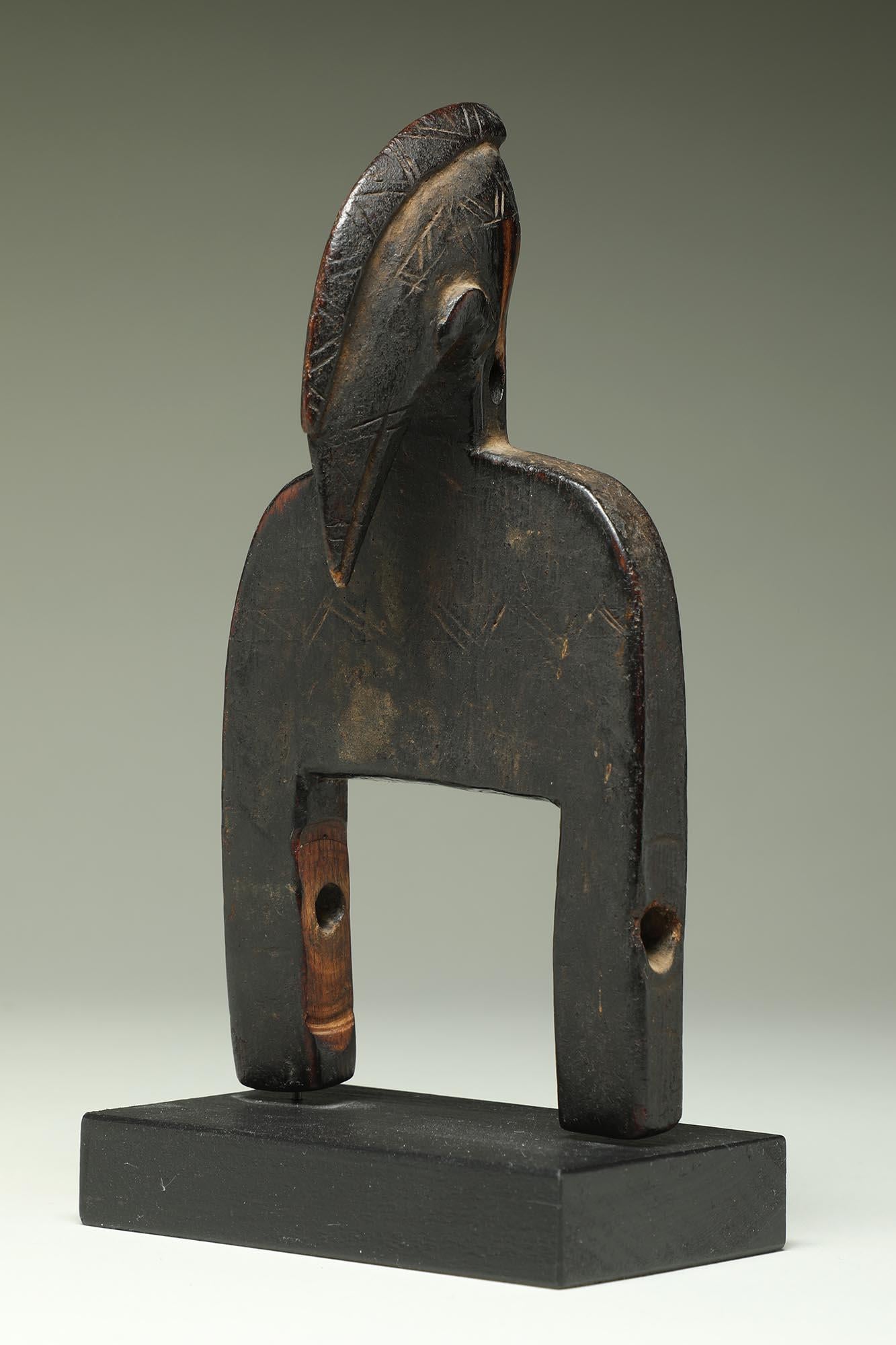 Kleiner verwendeter Senufo-Webstuhl mit Vogelschnabelkopf-Gesicht und Schafshalsband, Elfenbeinküste Afrika (Stammeskunst) im Angebot