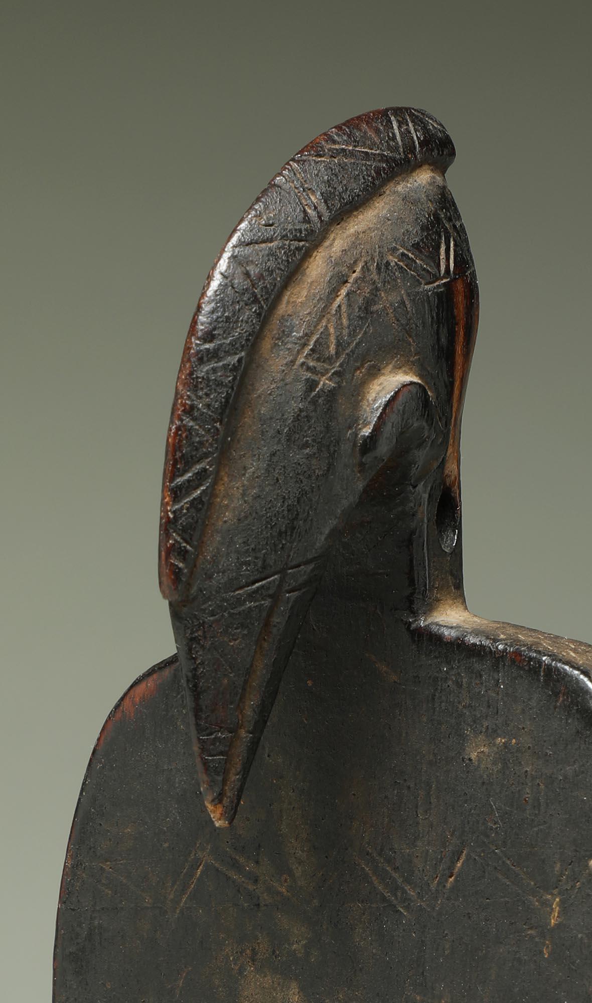Kleiner verwendeter Senufo-Webstuhl mit Vogelschnabelkopf-Gesicht und Schafshalsband, Elfenbeinküste Afrika (Handgeschnitzt) im Angebot