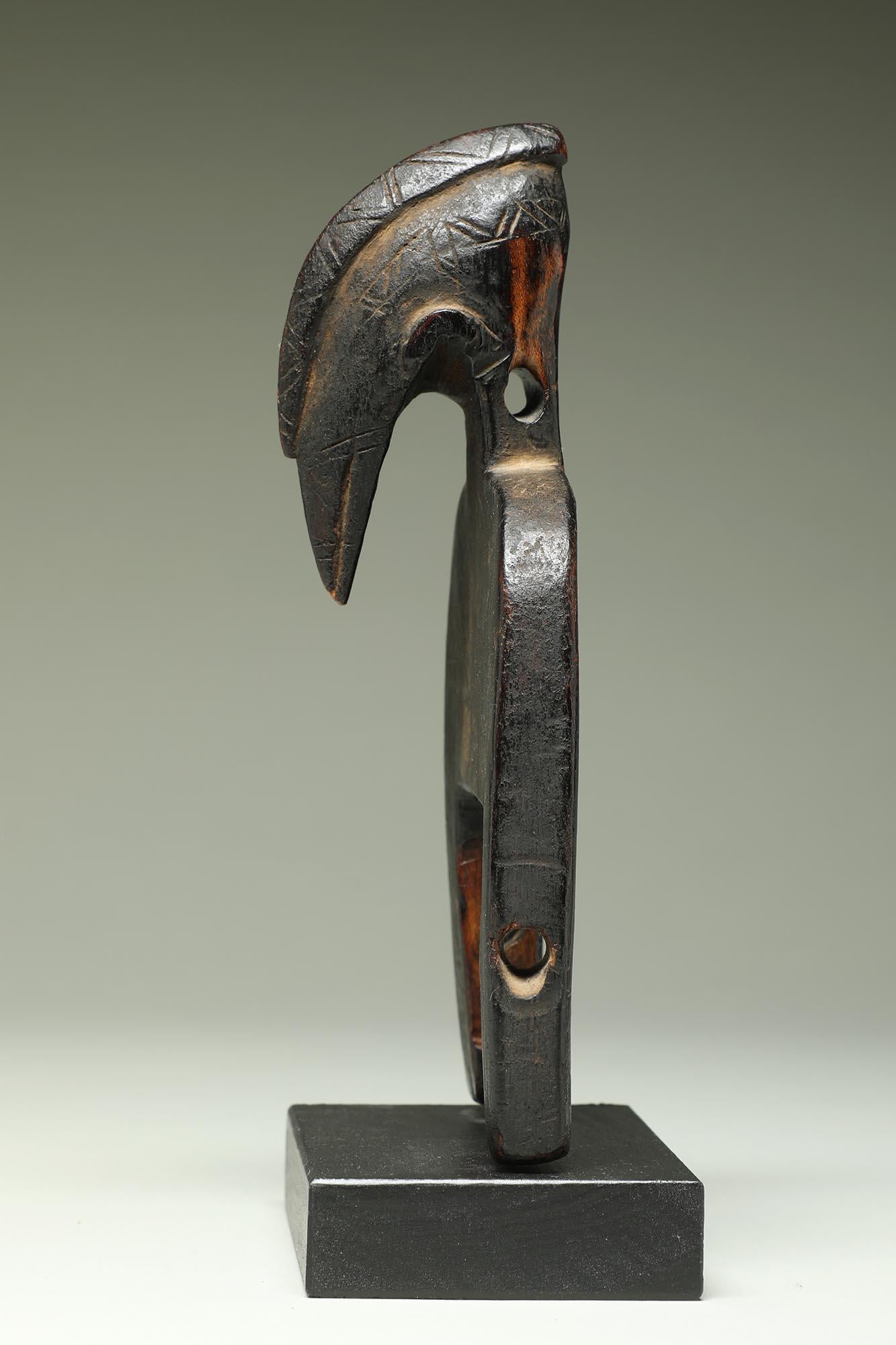 Kleiner verwendeter Senufo-Webstuhl mit Vogelschnabelkopf-Gesicht und Schafshalsband, Elfenbeinküste Afrika im Zustand „Starke Gebrauchsspuren“ im Angebot in Point Richmond, CA
