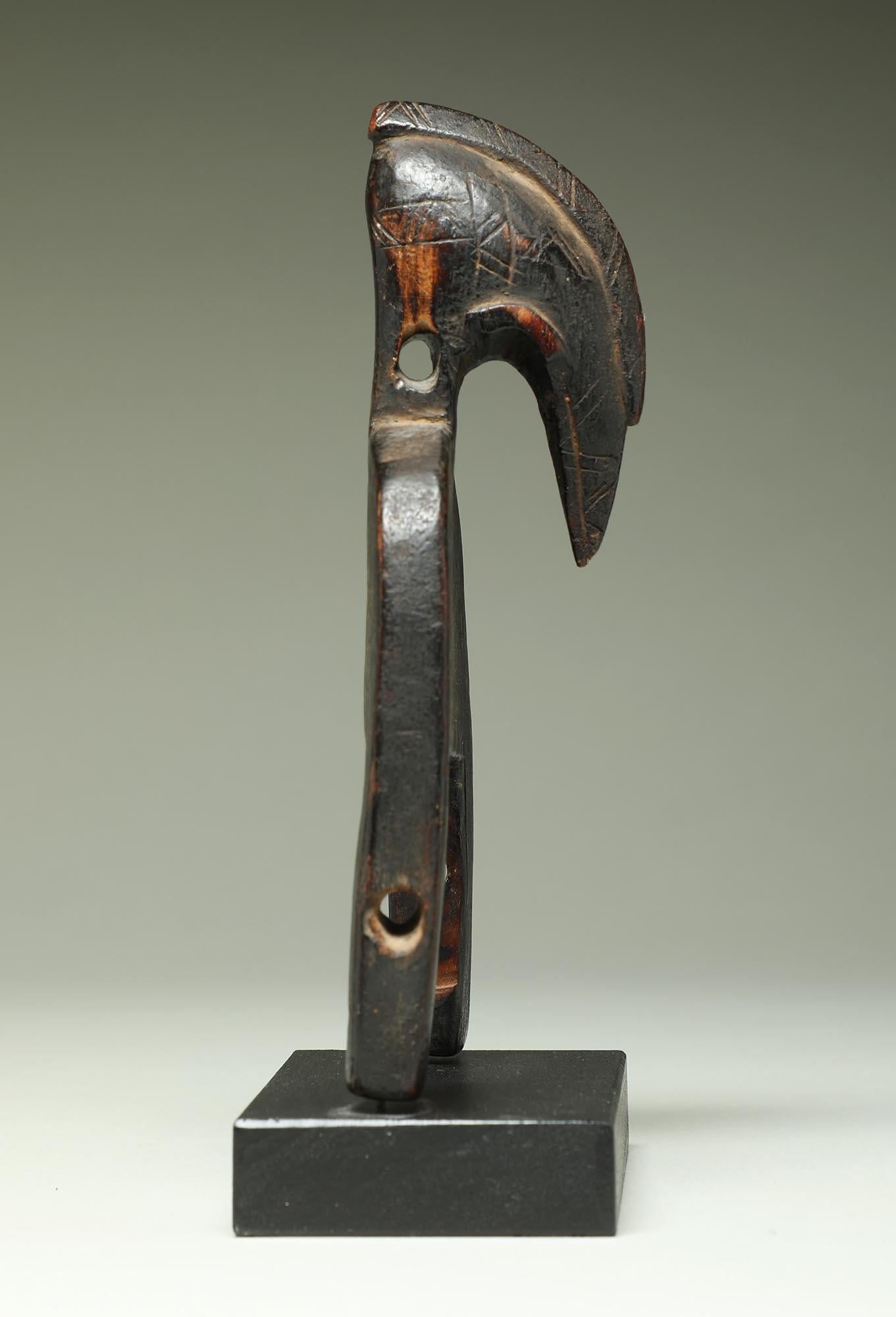 Kleiner verwendeter Senufo-Webstuhl mit Vogelschnabelkopf-Gesicht und Schafshalsband, Elfenbeinküste Afrika im Angebot 1