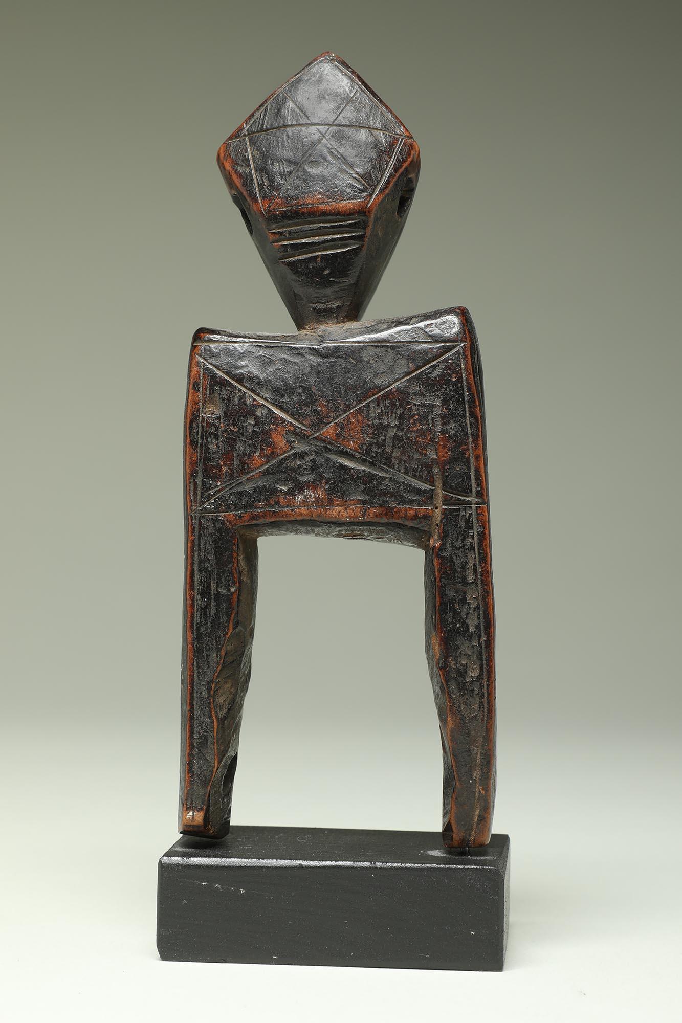 Small used Senufo stylized bird faced weaving heddle pulley, Ivory Coast Africa I
Deep patina and polish from traditional use, circular wear inside from weaving bobbin, now absent.
6 inches high on custom wood base, total height 6 3/4 inches