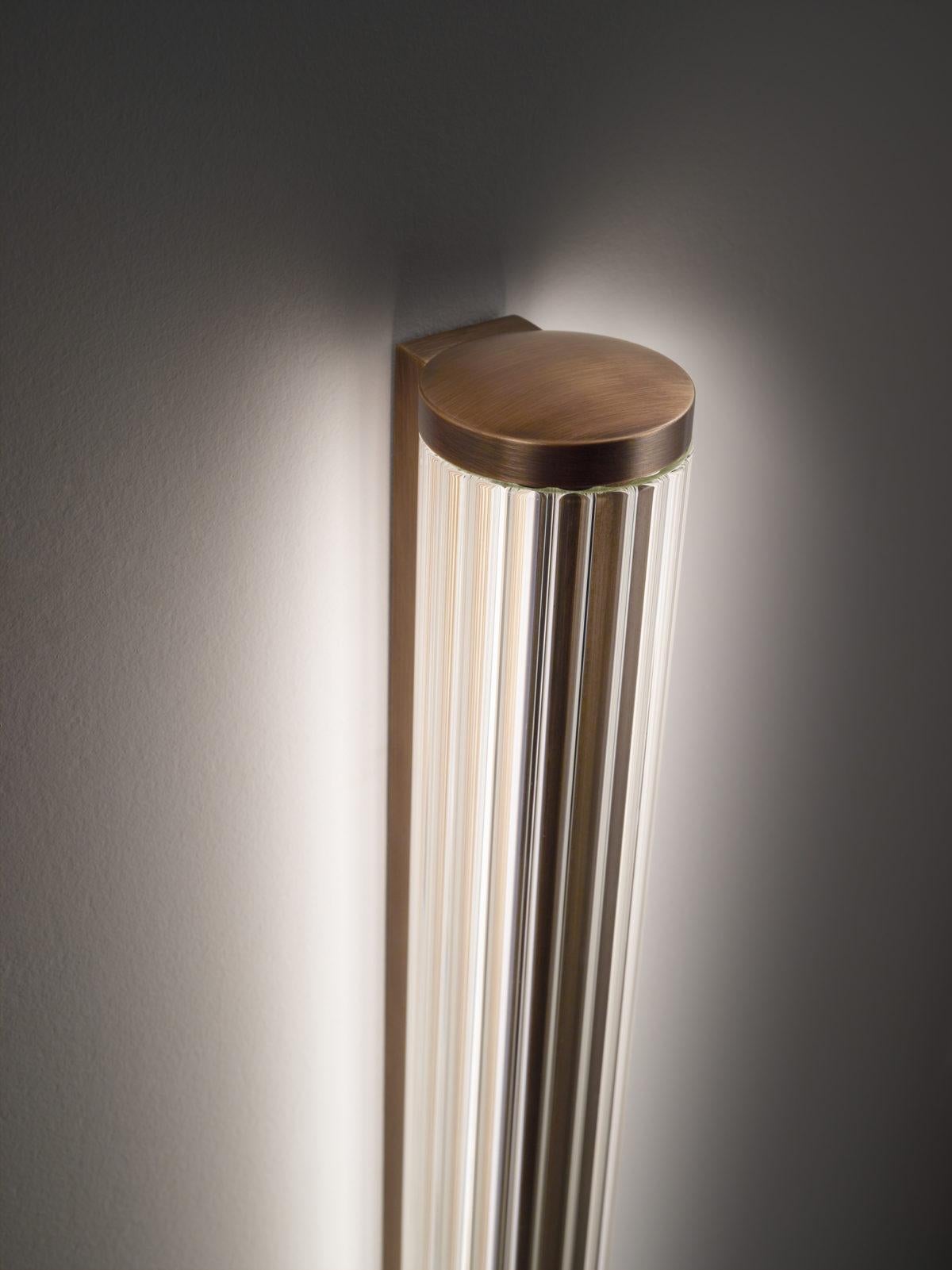 Moderno Lampada da parete piccola Vanity in bronzo placcato di Aggiolight in vendita