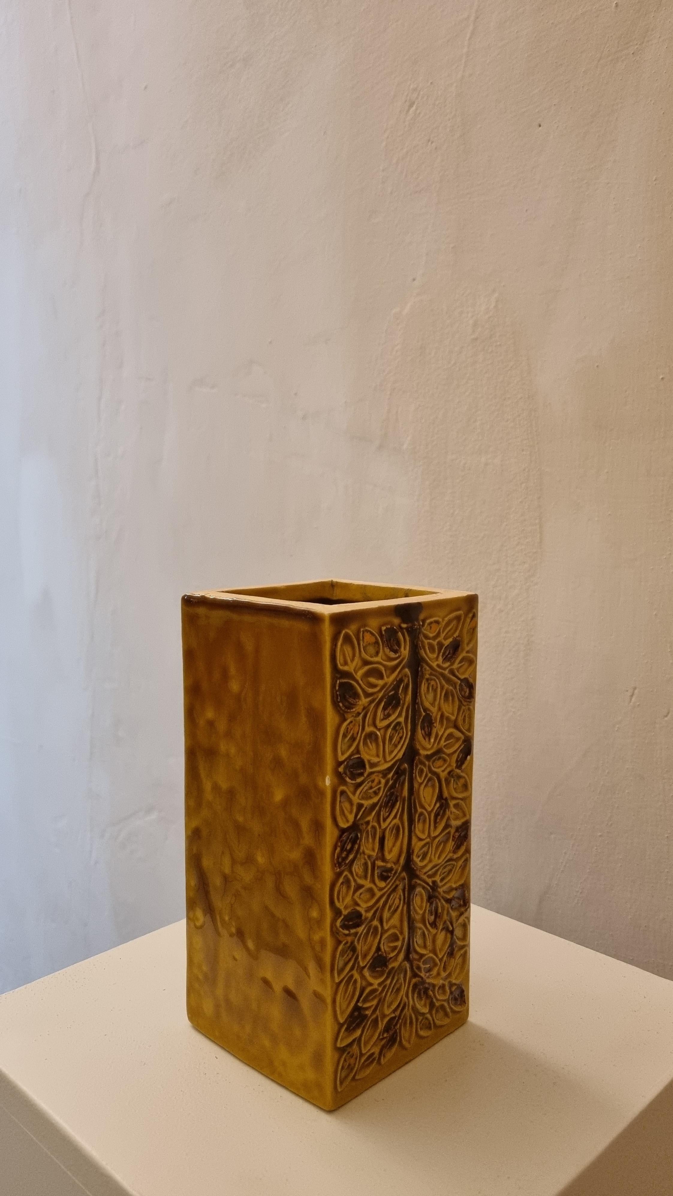 Kleine Vase  von Aldo Londi für  Bitossi Montelupo-Keramik, 70er Jahre. (Italian) im Angebot
