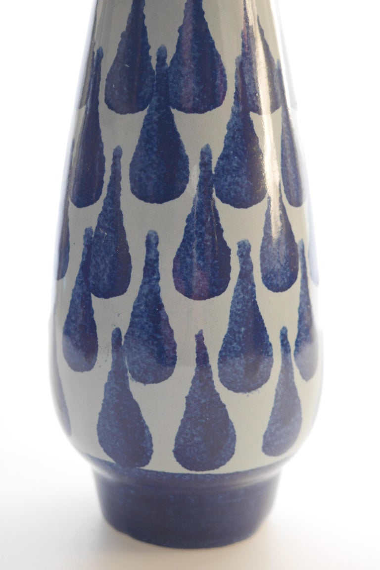 Mid-Century Modern Small vase decorated with blue drop pattern from Strehla Keramik, Germany.  For Sale
