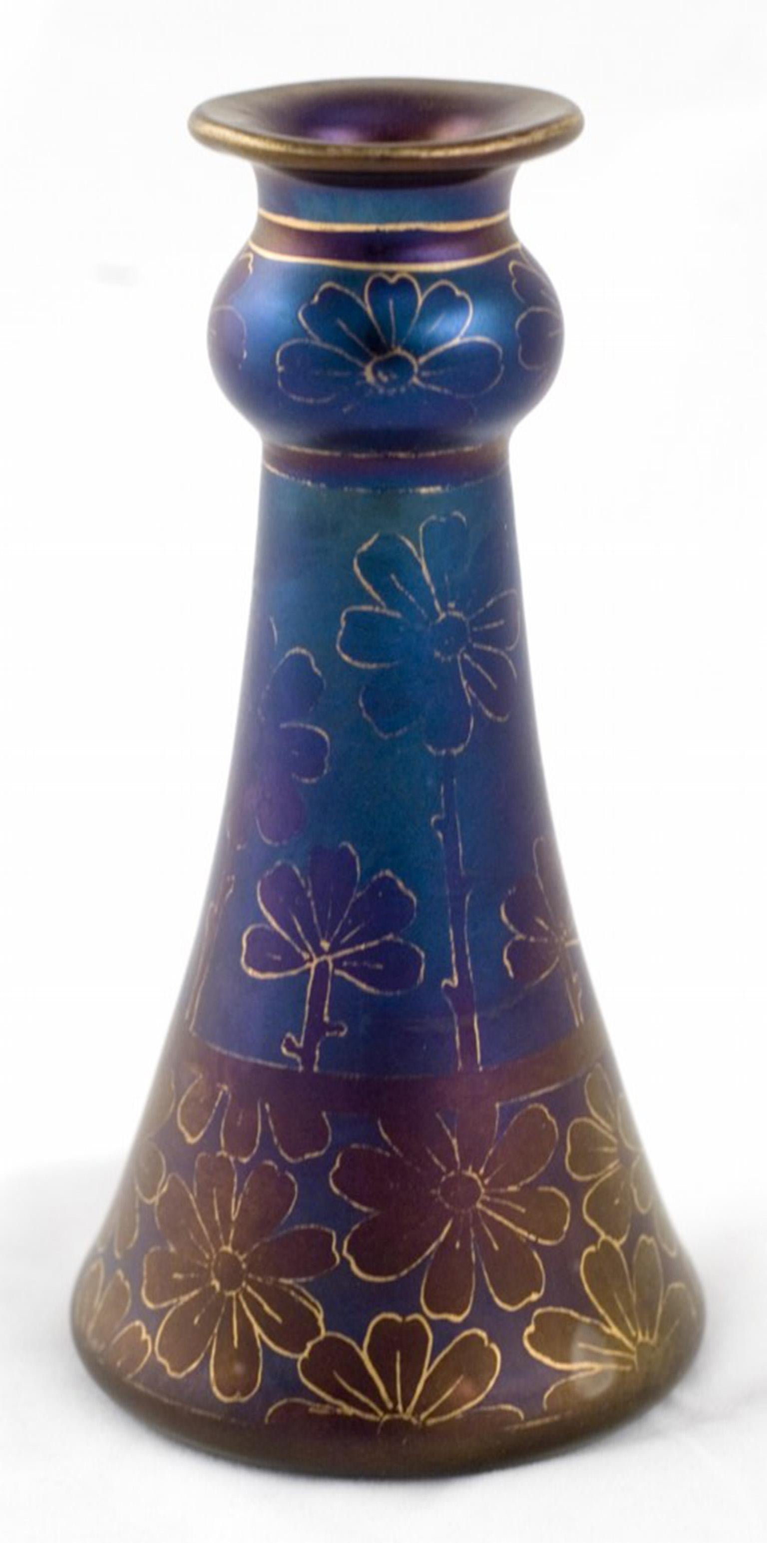 Small Vase Loetz Blue Purple Gold Flowers circa 1900 Austrian Jugendstil In Good Condition For Sale In Klosterneuburg, AT