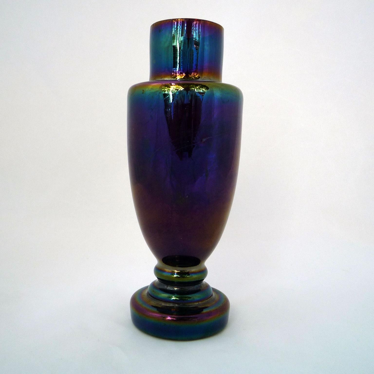 Small Vase Art Deco, Bohemia In Good Condition For Sale In Berlin, DE