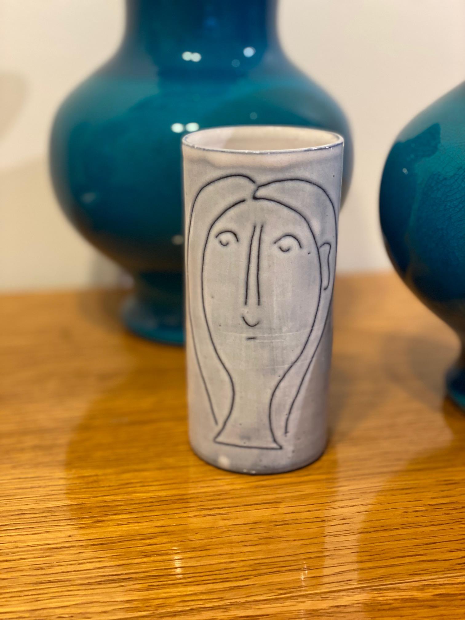 Small Vase with 2 Woman's Faces Signed by Jacques Innocenti, 1950s In Good Condition For Sale In Paris, FR
