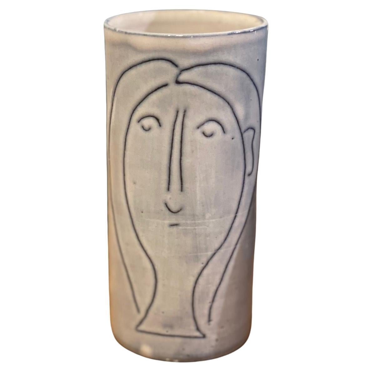 Kleine Vase mit 2 Frauen Gesichtern, signiert von Jacques Innocenti, 1950er Jahre im Angebot