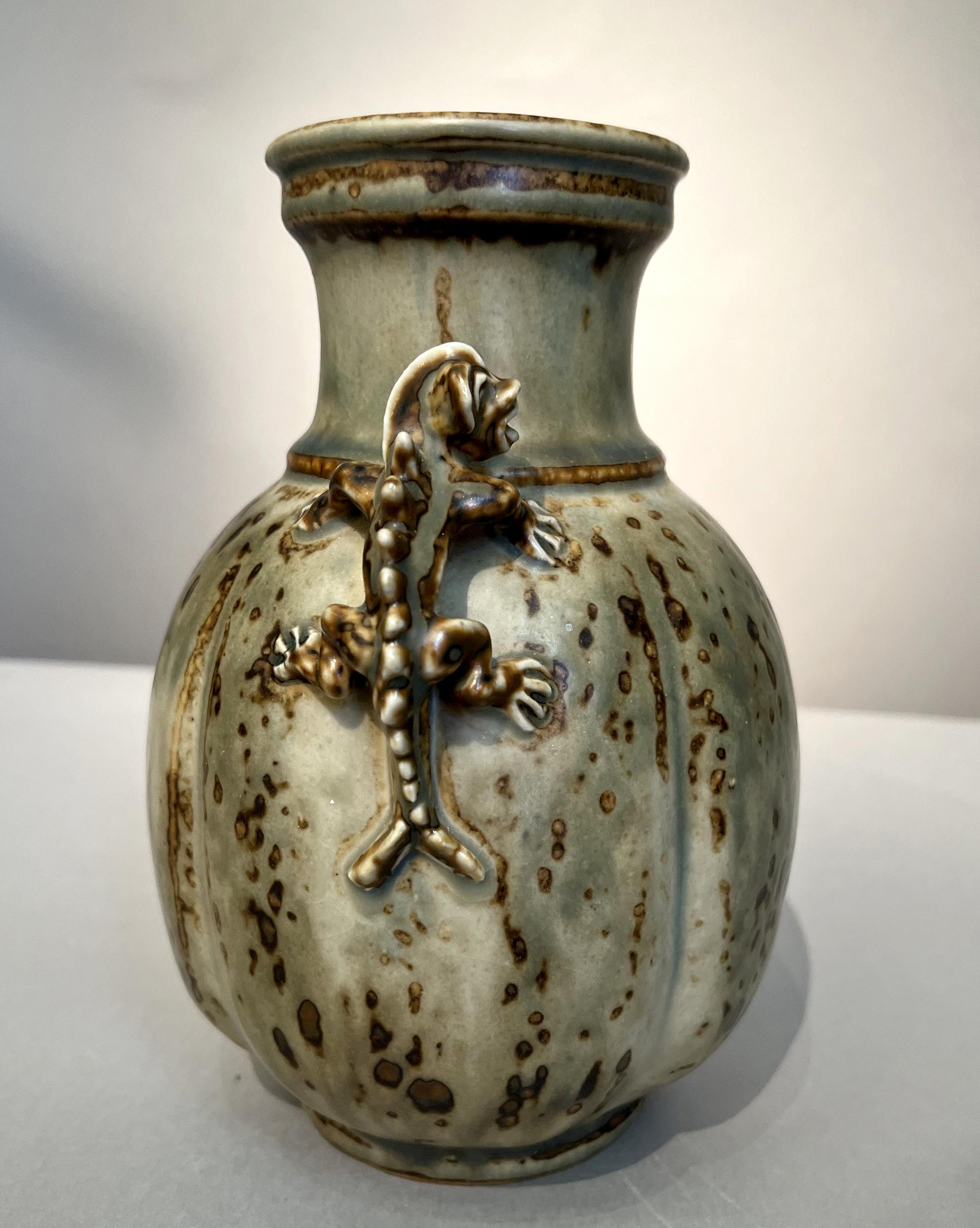 Mid-Century Modern Small vase with dragons, by Bode Willumsen (1895-1987), Denmark, circa 1940 For Sale