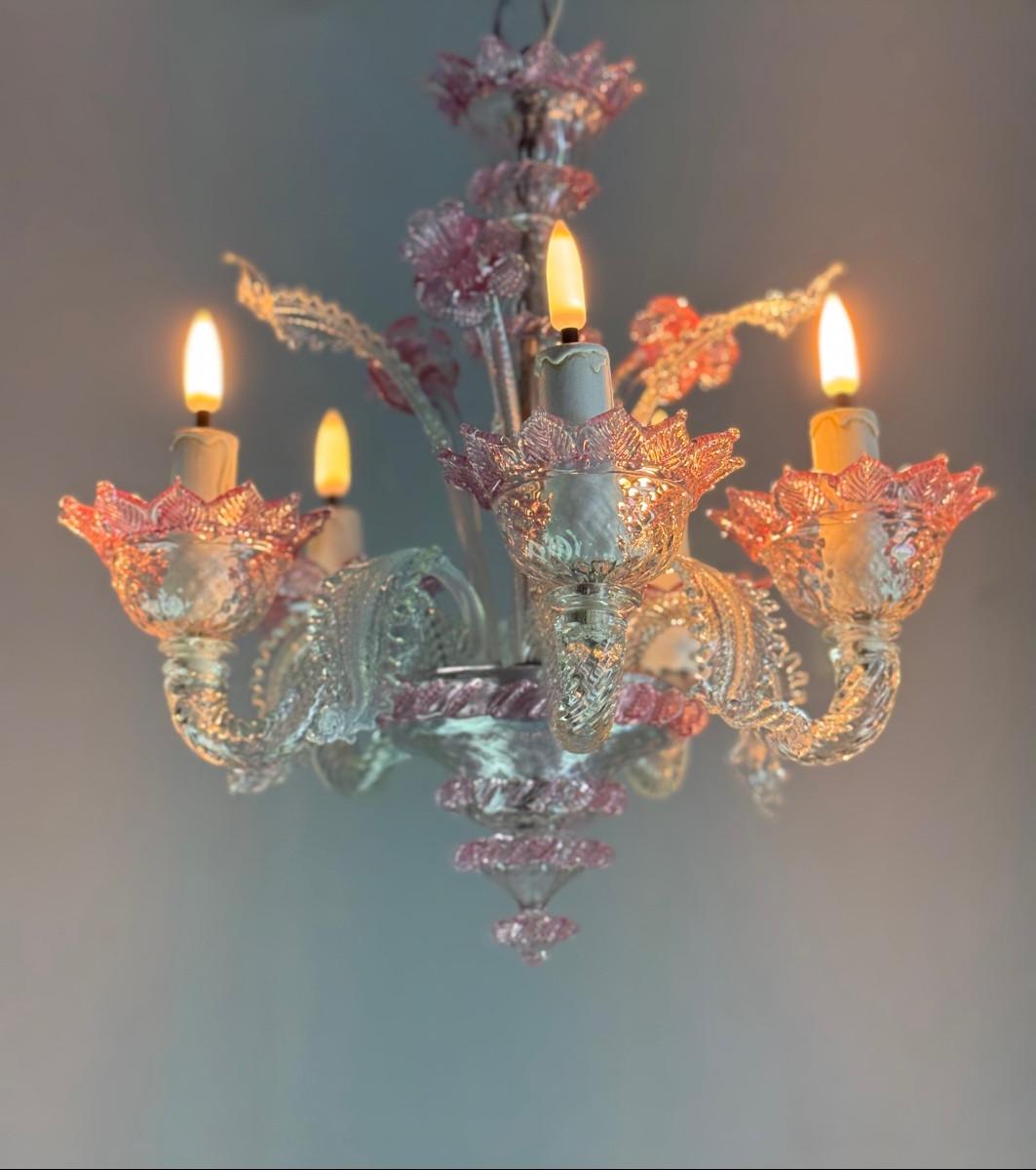Small Venetian chandelier in colourless and red Murano glass, circa 1950 In Good Condition For Sale In Honnelles, WHT