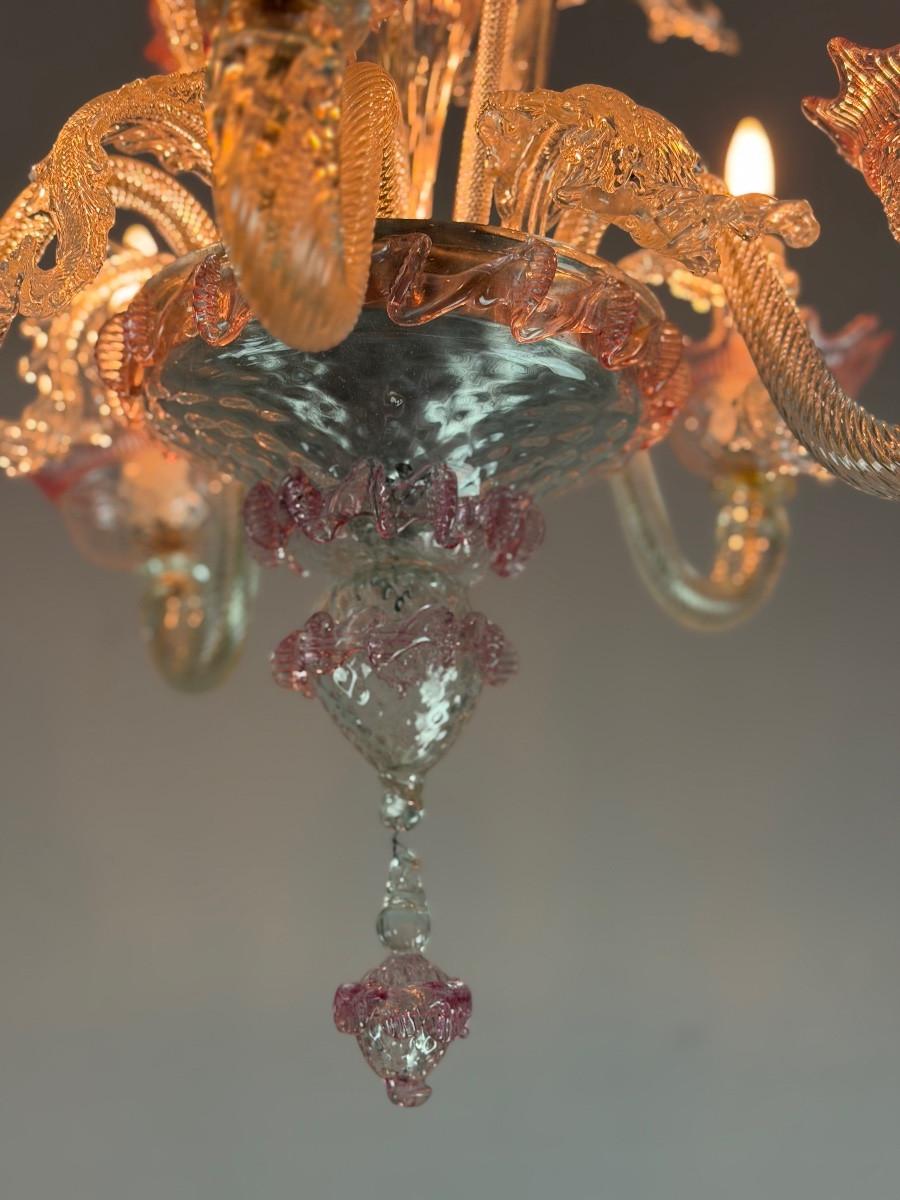 XX secolo Small Venetian chandelier in colourless and red Murano glass, circa 1950 in vendita