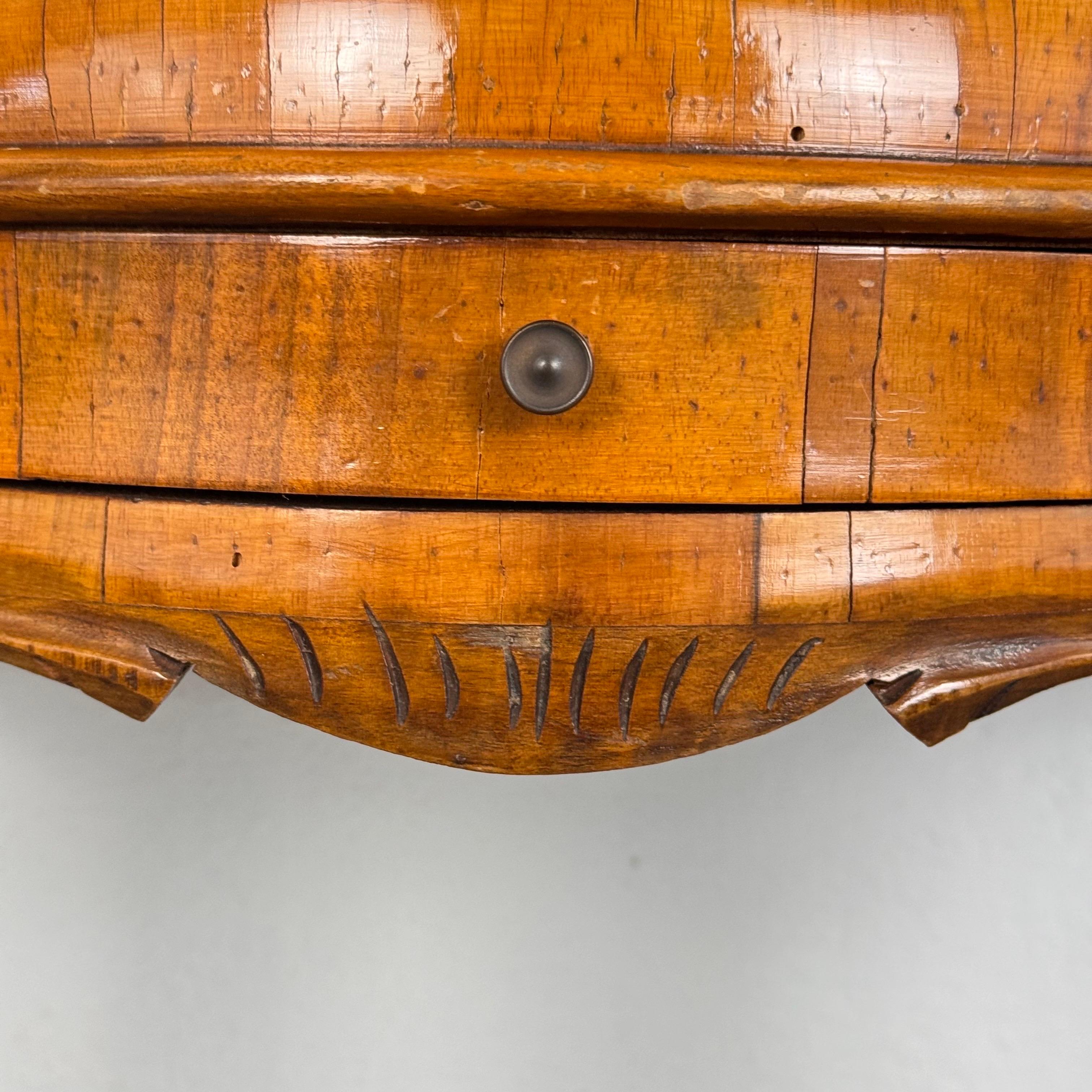 Small Venetian Style Louis XV Walnut Sideboard with Drawer, Venice, 1950s For Sale 8