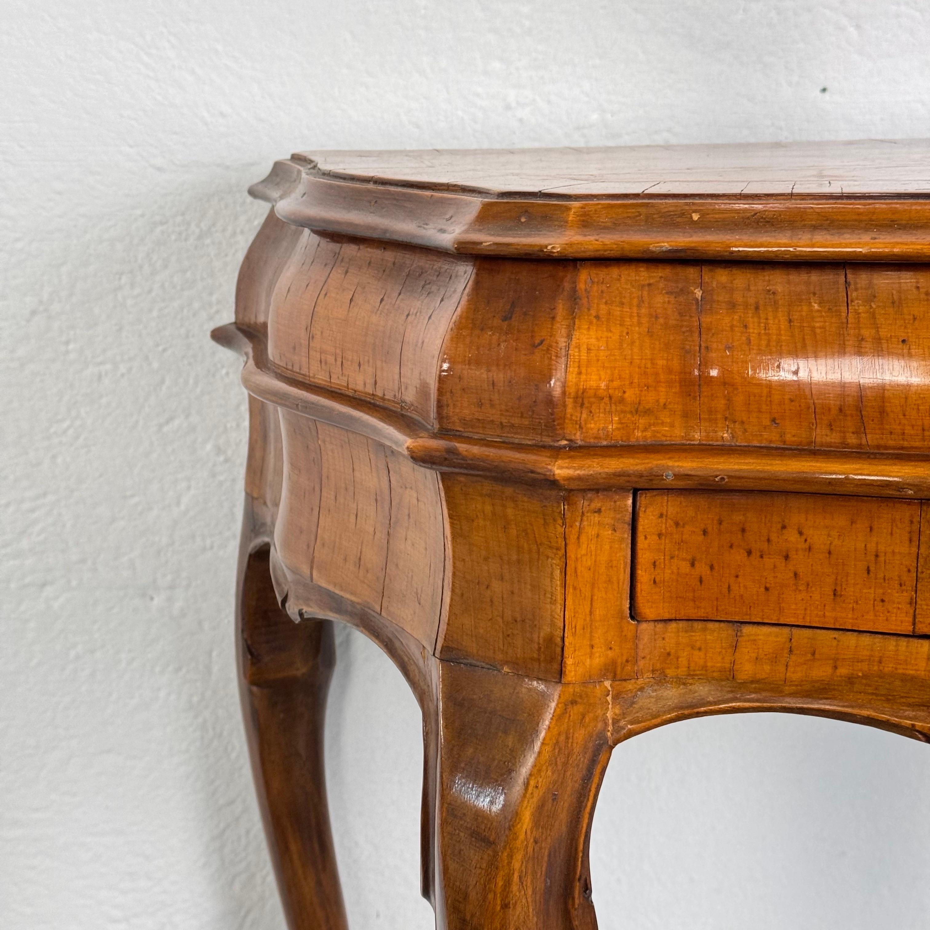 Small Venetian Style Louis XV Walnut Sideboard with Drawer, Venice, 1950s In Good Condition For Sale In Bagnolo Mella, Brescia