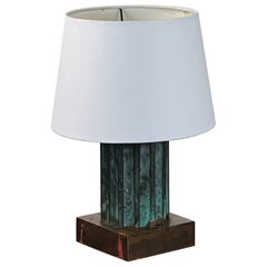 Petite lampe néoclassique en bronze patiné et laiton, en forme de colonne