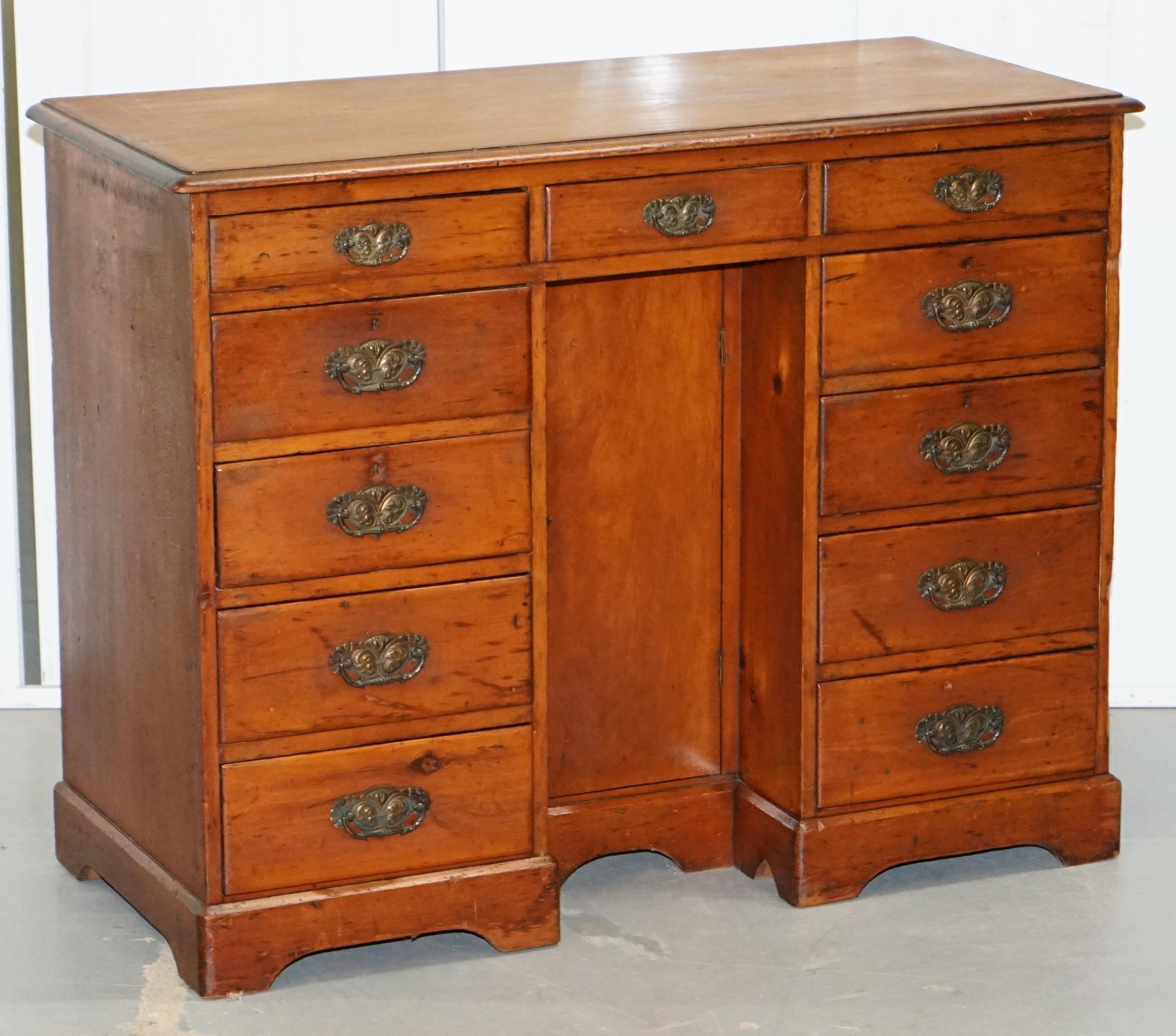 We are delighted to offer for sale this lovely Victorian walnut knee hole desk with lots of drawers and storage

A fantastically well made desk, ideally suited for a location where space is at a premium and or as a children’s study desk

The top