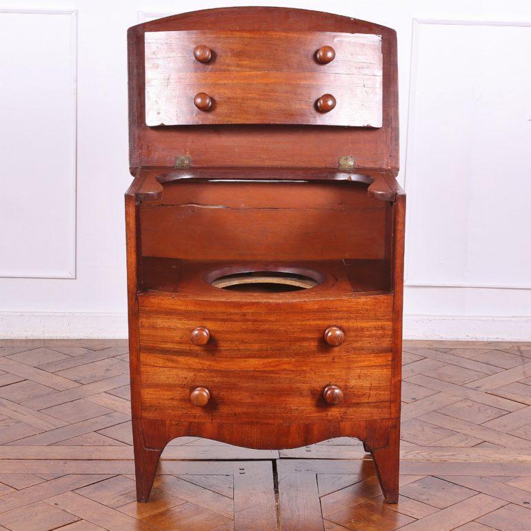 Small Victorian ‘Commode’ or Pot Cupboard In Good Condition In Vancouver, British Columbia