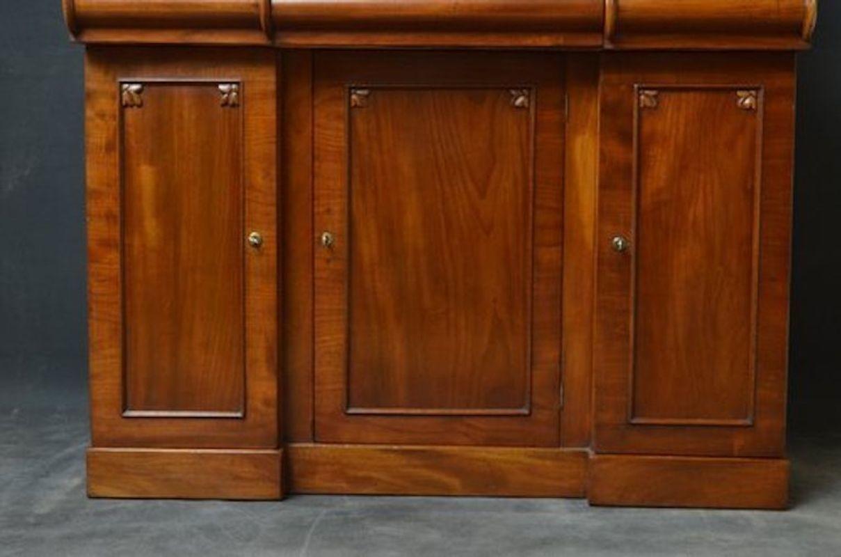 Small Victorian Mahogany Sideboard For Sale 1