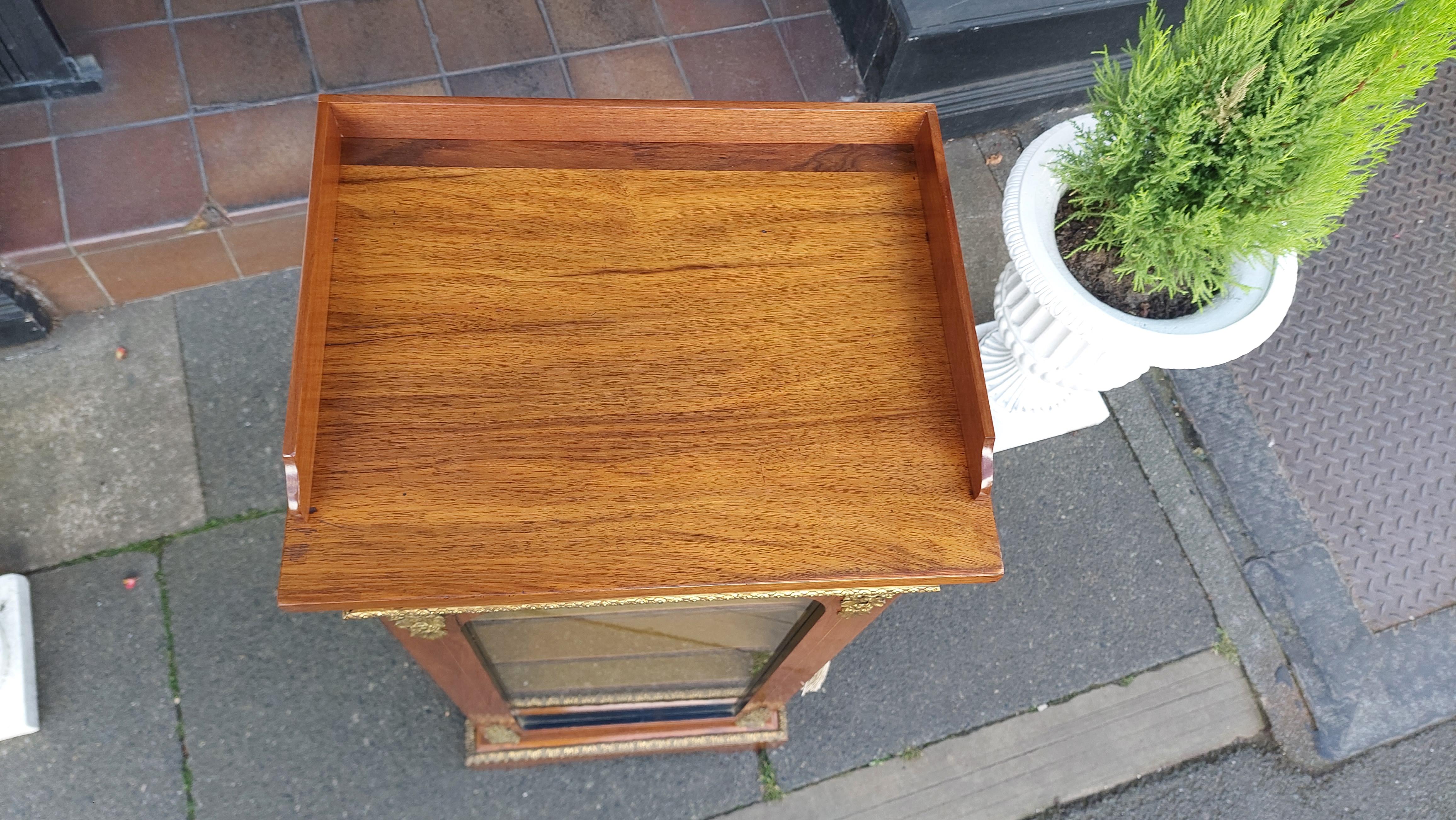 Piccolo mobile vittoriano con piedistallo In condizioni buone in vendita a Altrincham, GB