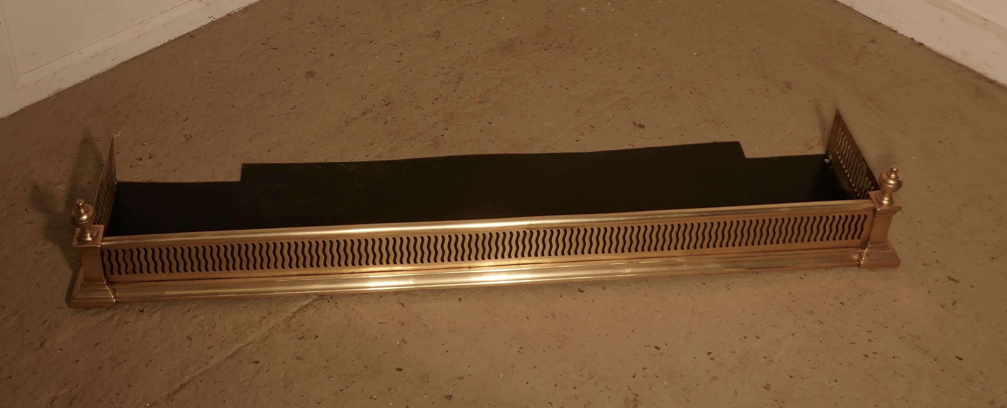 Vittoriano Piccolo parafango vittoriano in ottone forato in vendita