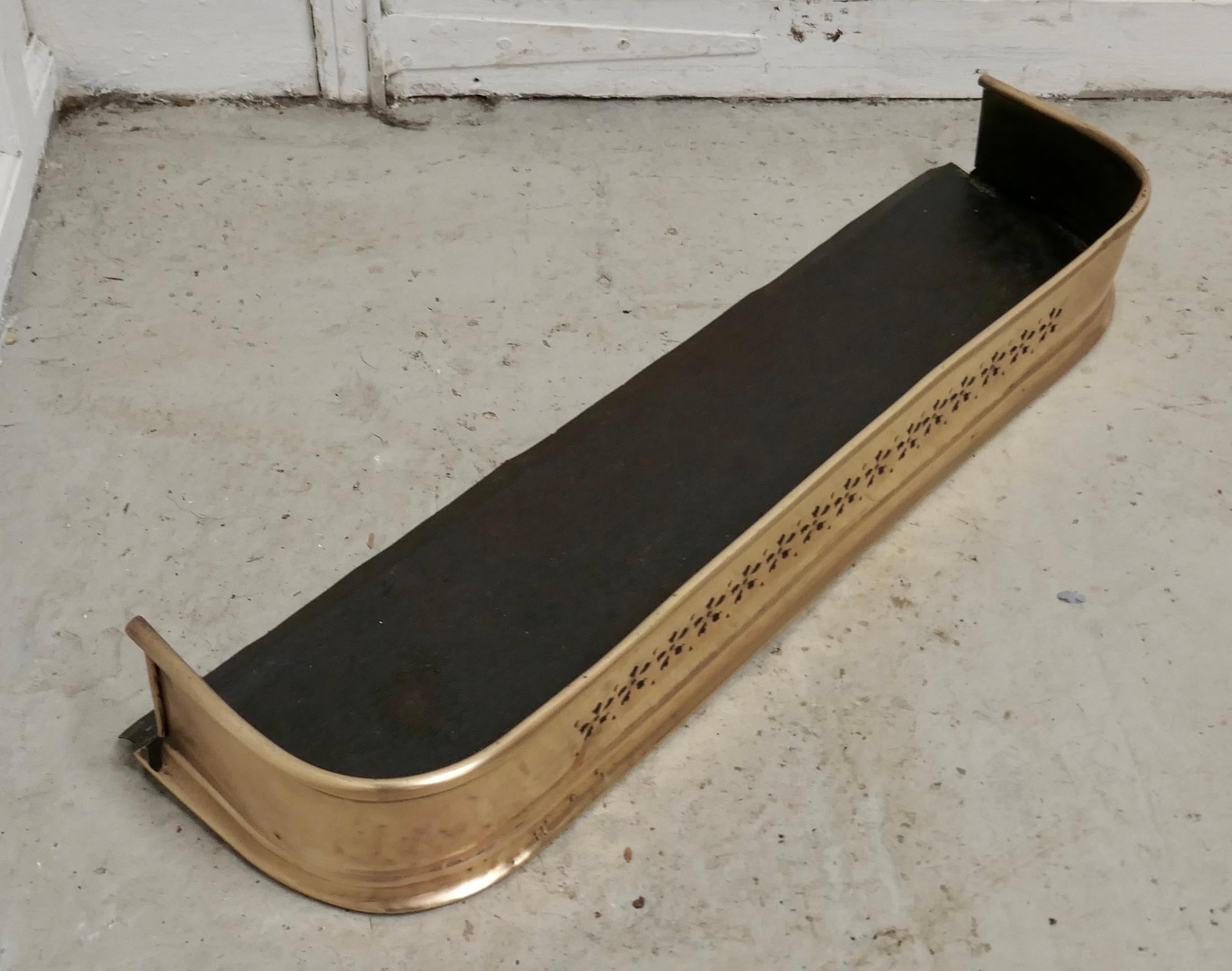 19th Century Small Victorian Pierced Brass Fender For Sale