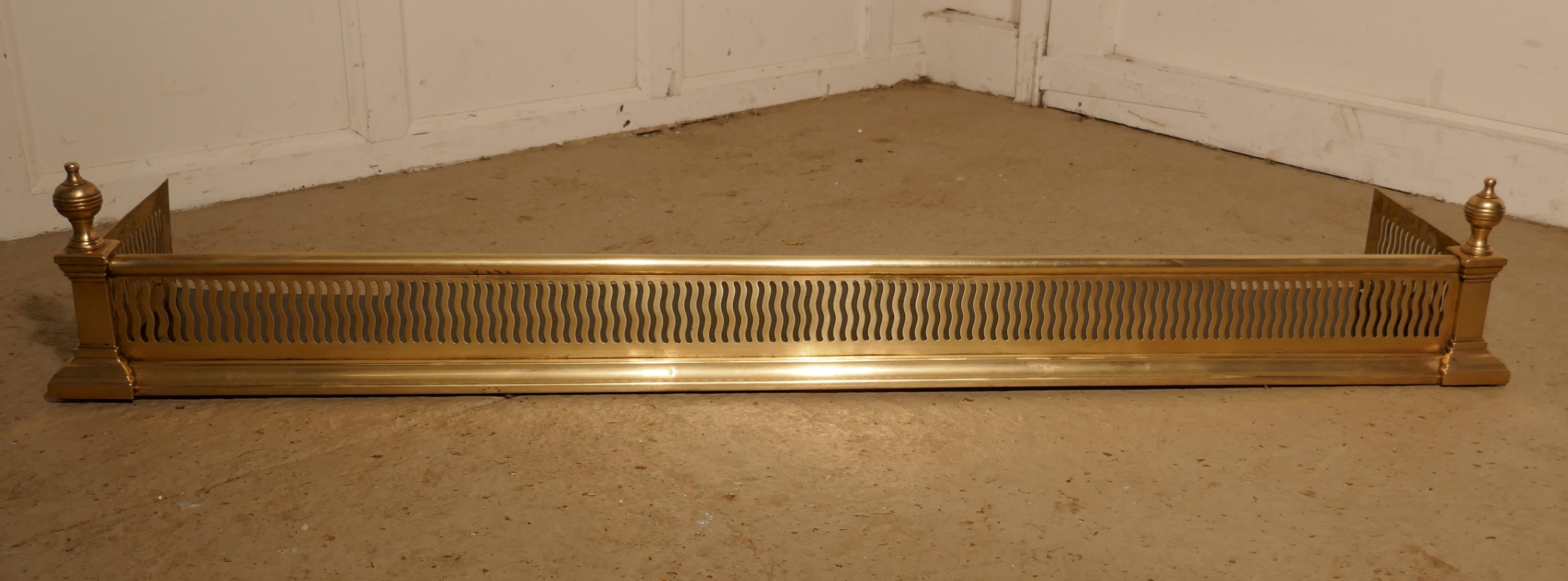 20th Century Small Victorian Pierced Brass Fender For Sale