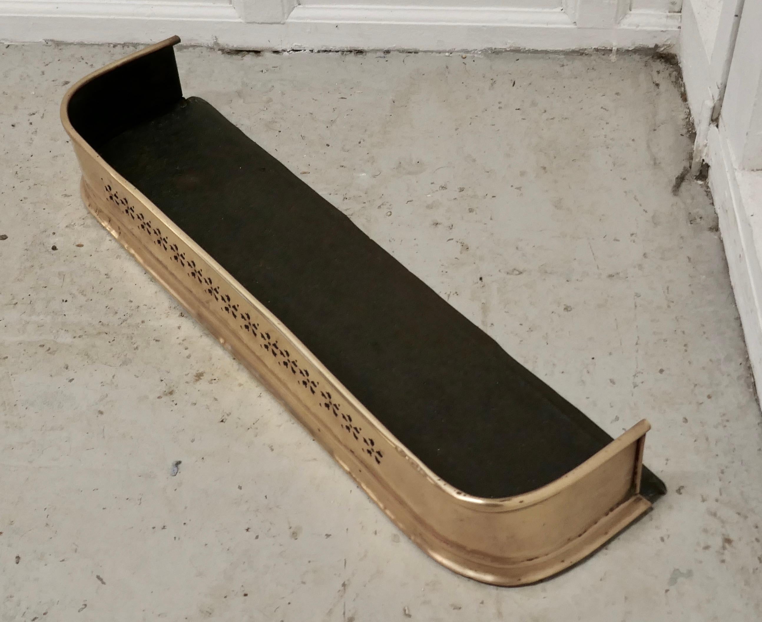 Small Victorian Pierced Brass Fender For Sale 1