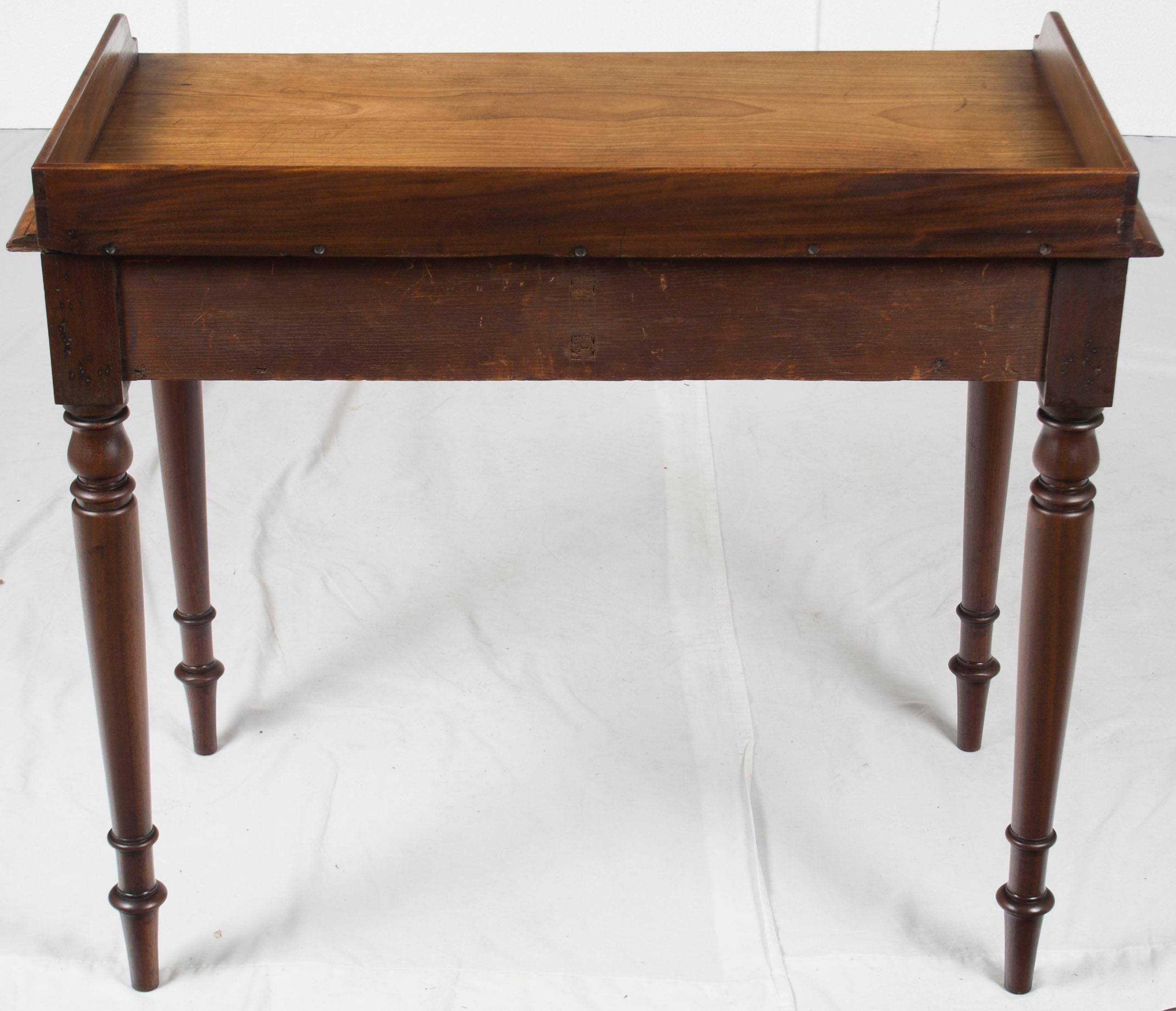 Small Victorian Side Desk or Washstand with Drawers in Mahogany For Sale 1