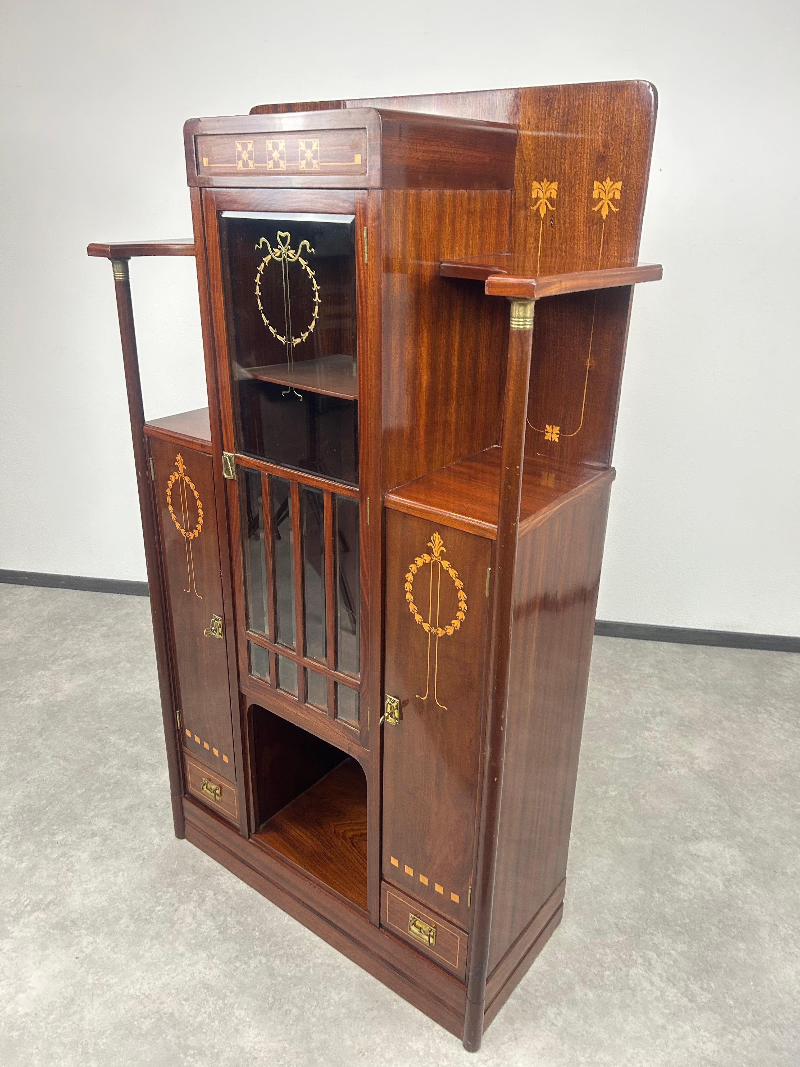 Secessione di Vienna Piccola credenza Vienna secession in vendita