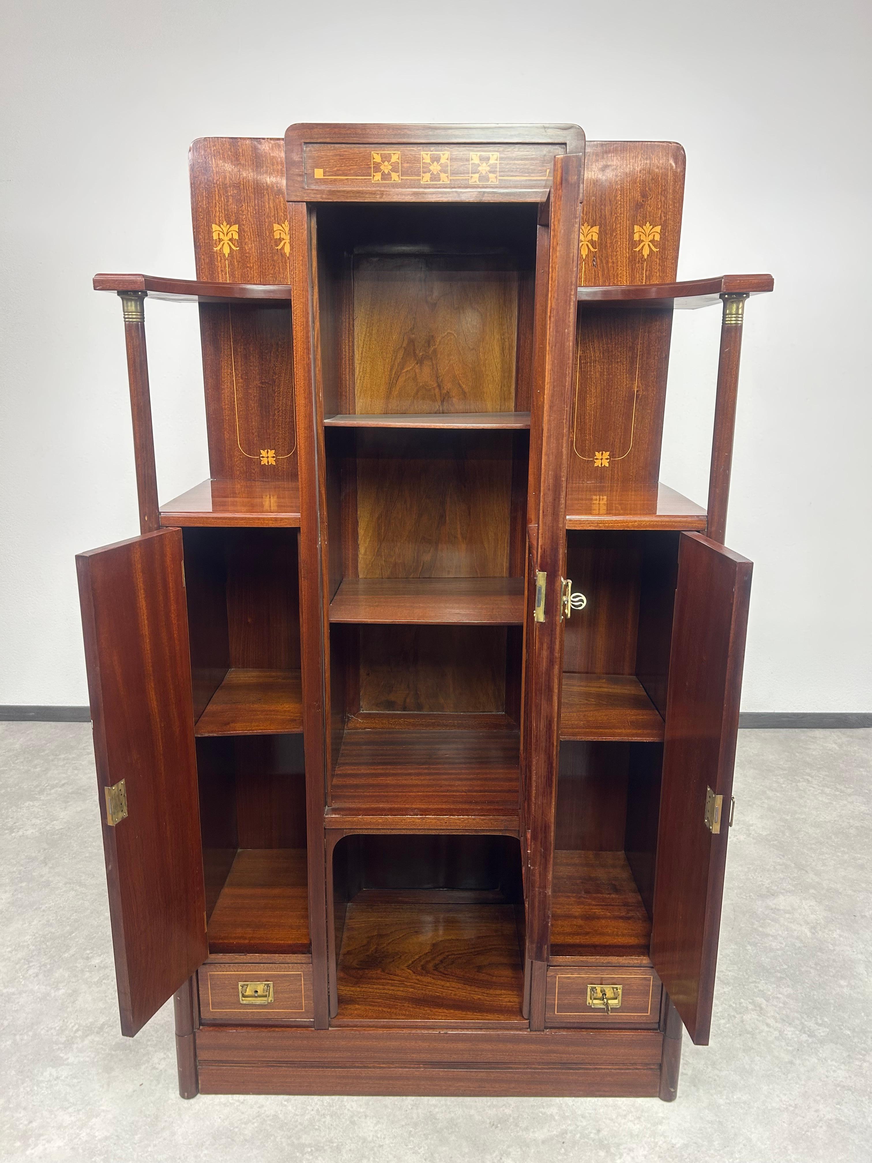 Piccola credenza Vienna secession In condizioni ottime in vendita a Banská Štiavnica, SK