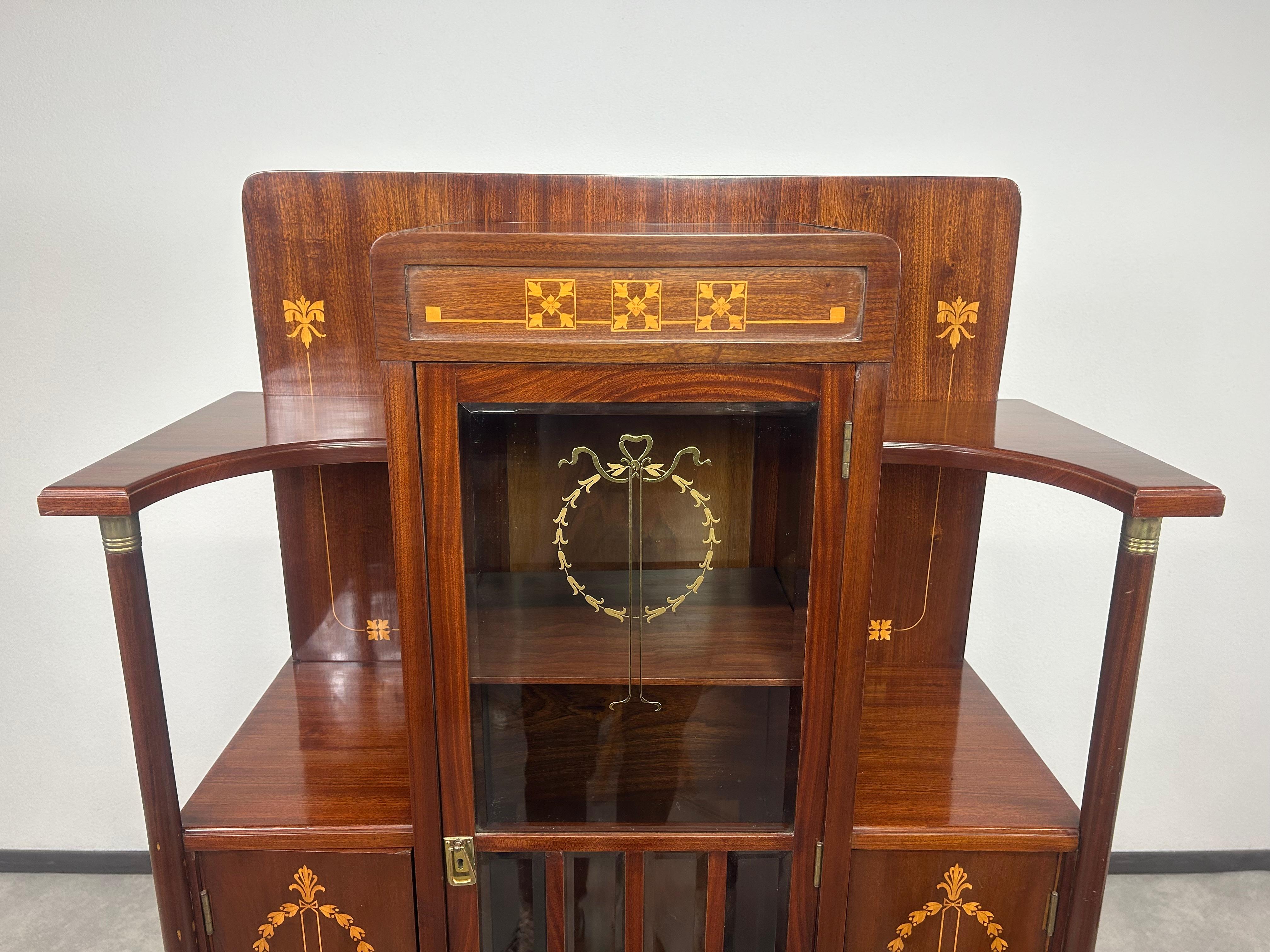 Inizio XX secolo Piccola credenza Vienna secession in vendita