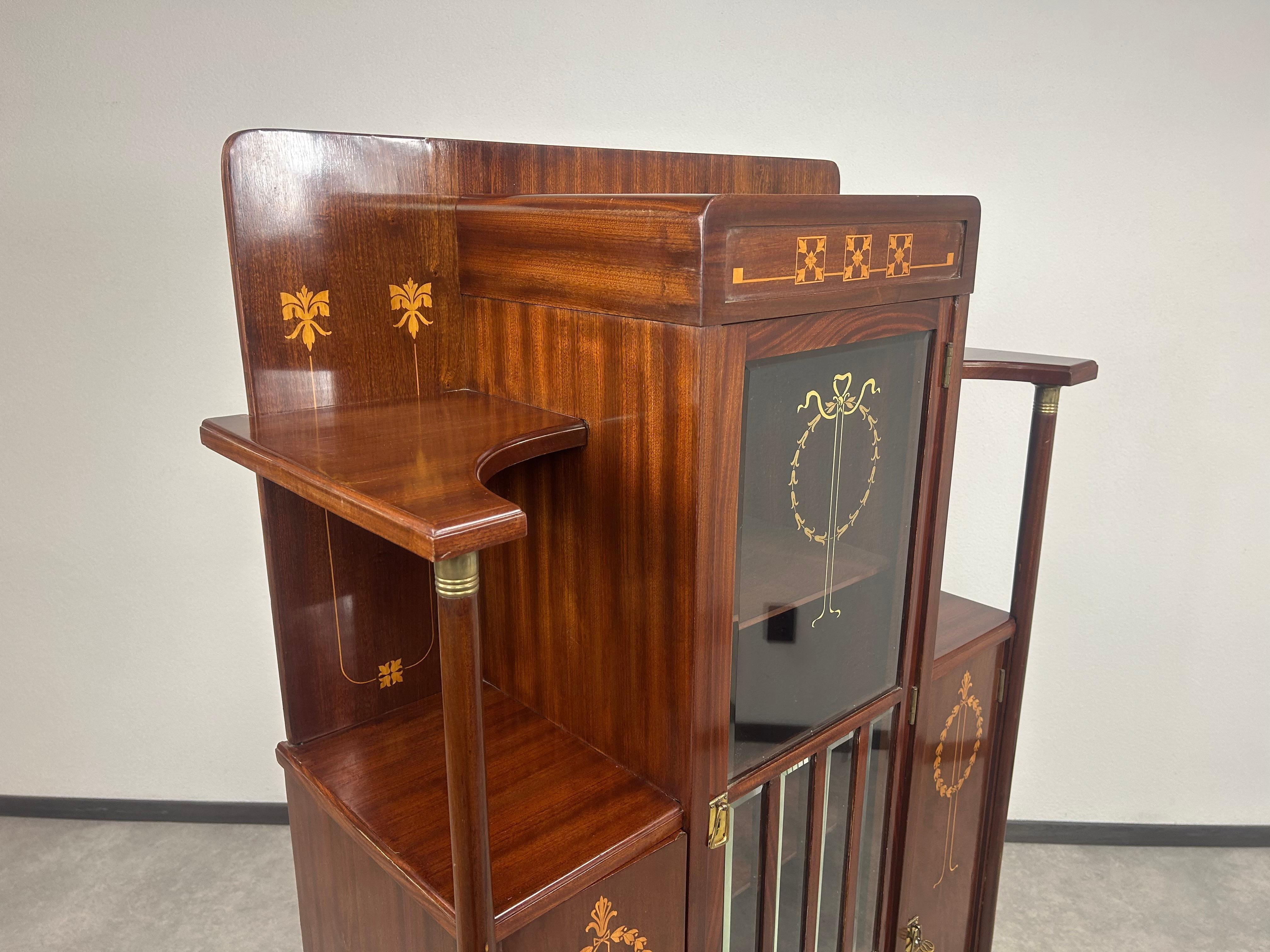 Ottone Piccola credenza Vienna secession in vendita