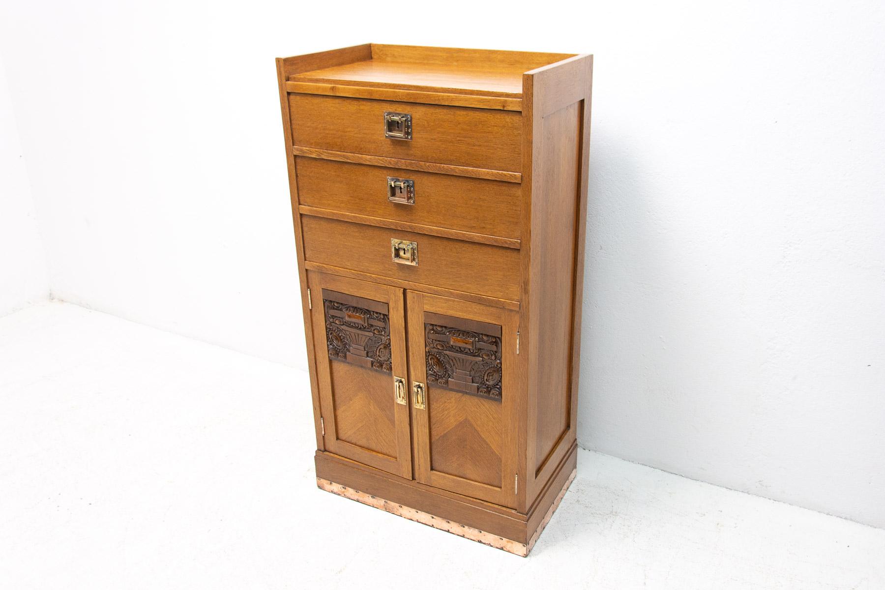 Austrian Small Viennese Secession Chest of Drawers, 1910