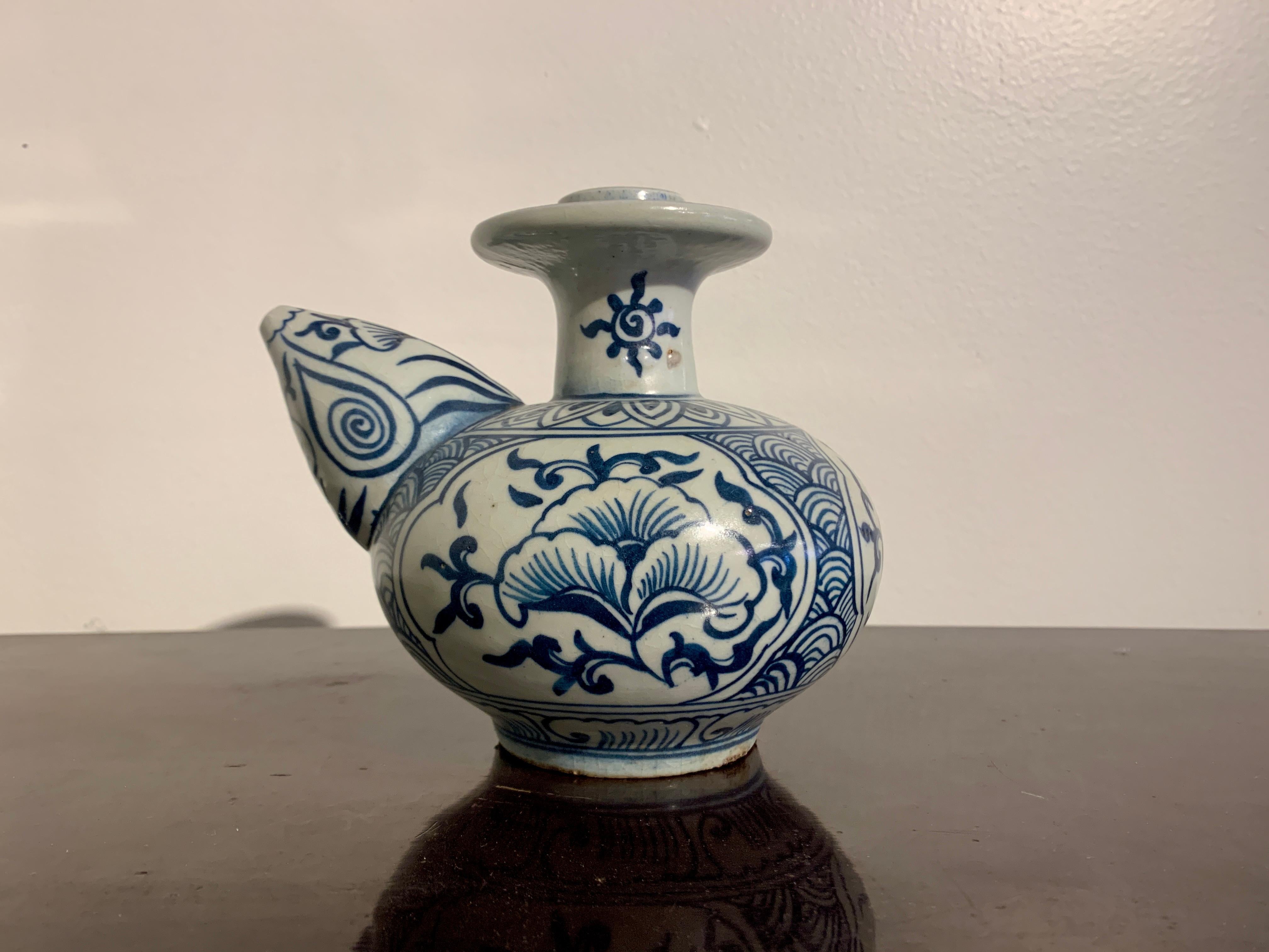 vietnamese blue and white ceramics