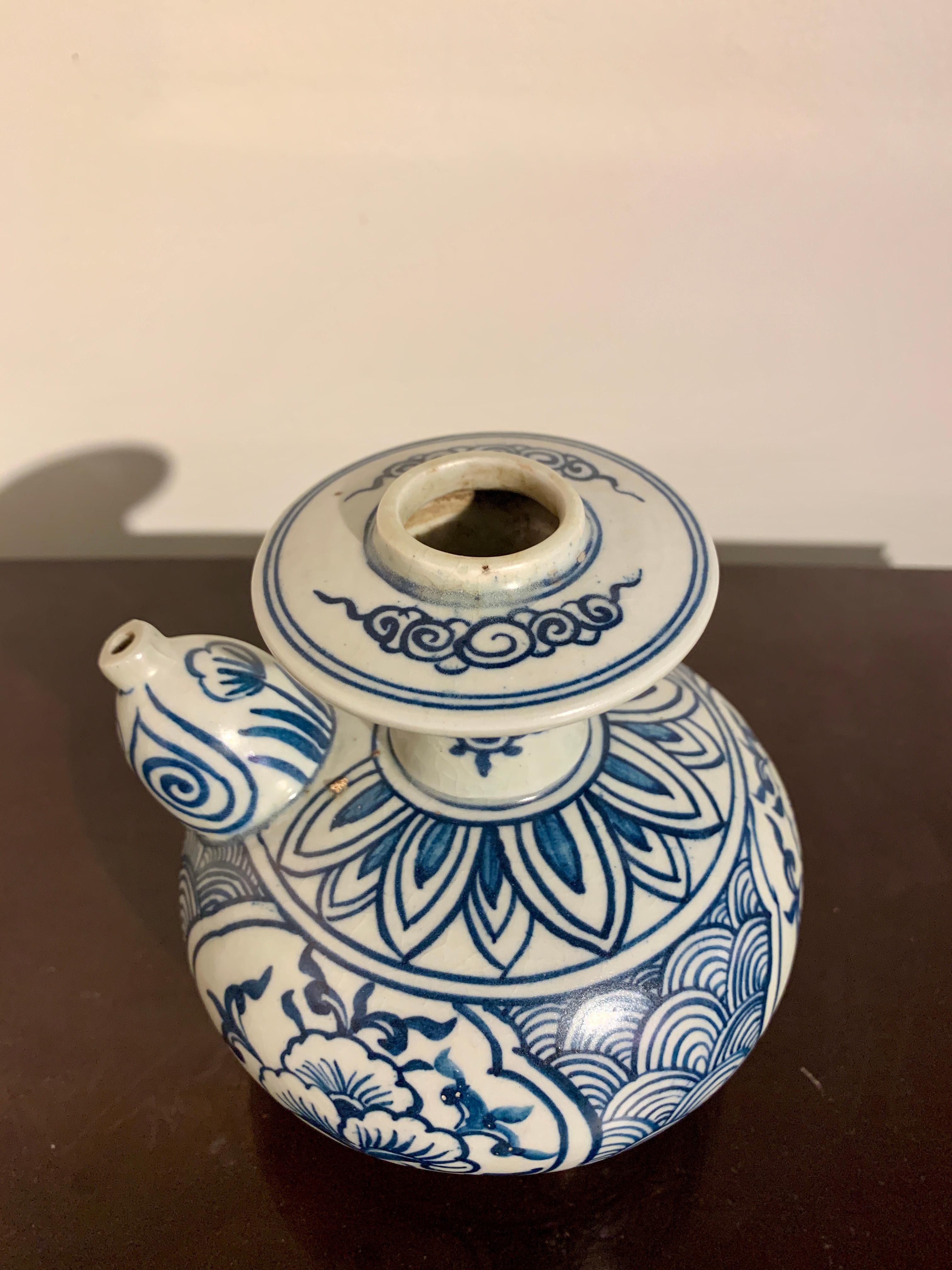 Small Vietnamese Kendi with Blue and White Design, 15th-16th Century, Vietnam 2