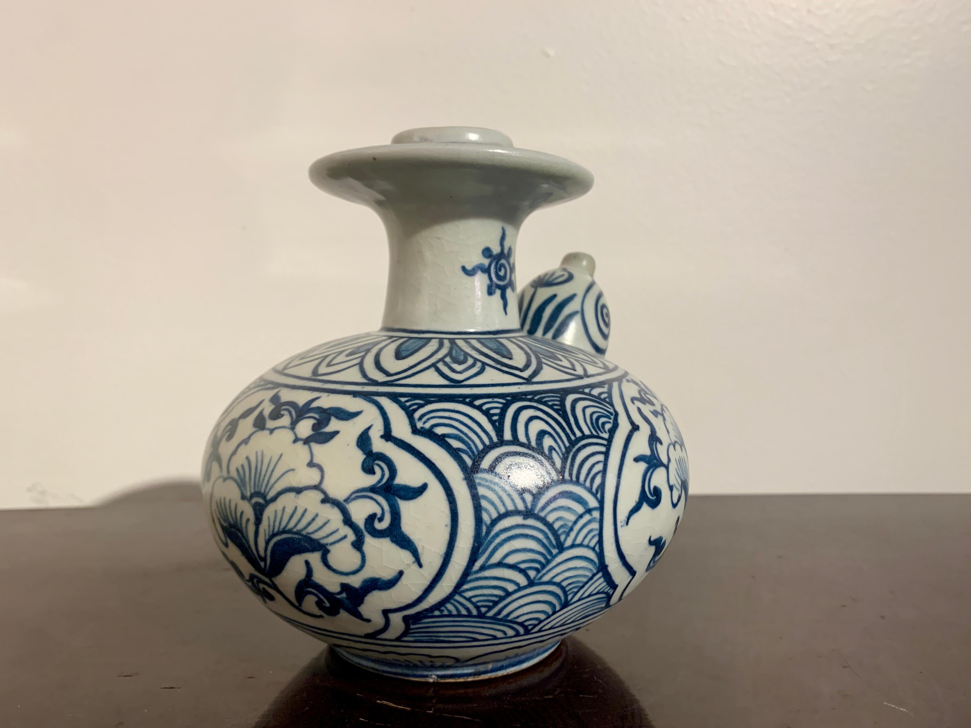 vietnamese blue and white ceramics