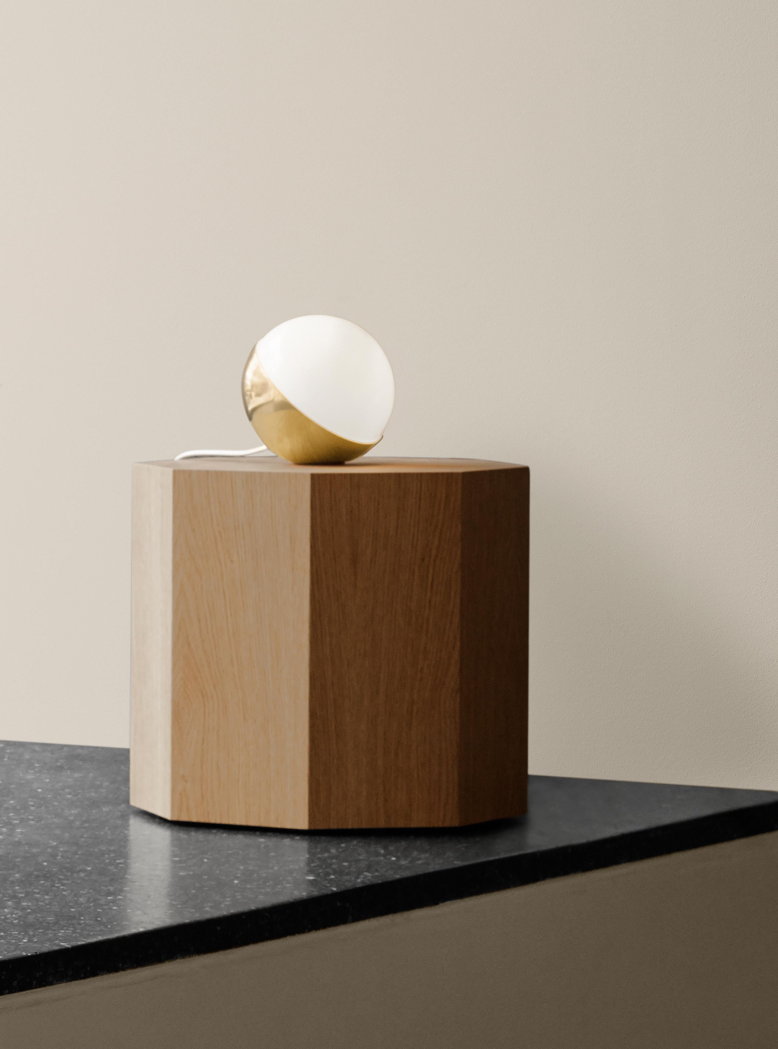Small Vilhelm Lauritzen 'VL Studio' brass and glass table lamp for Louis Poulsen.

This innovative table lamp is based on Lauritzen's original studio wall lamp for Radiohuset, which indicated with a red or green light whether the studio was