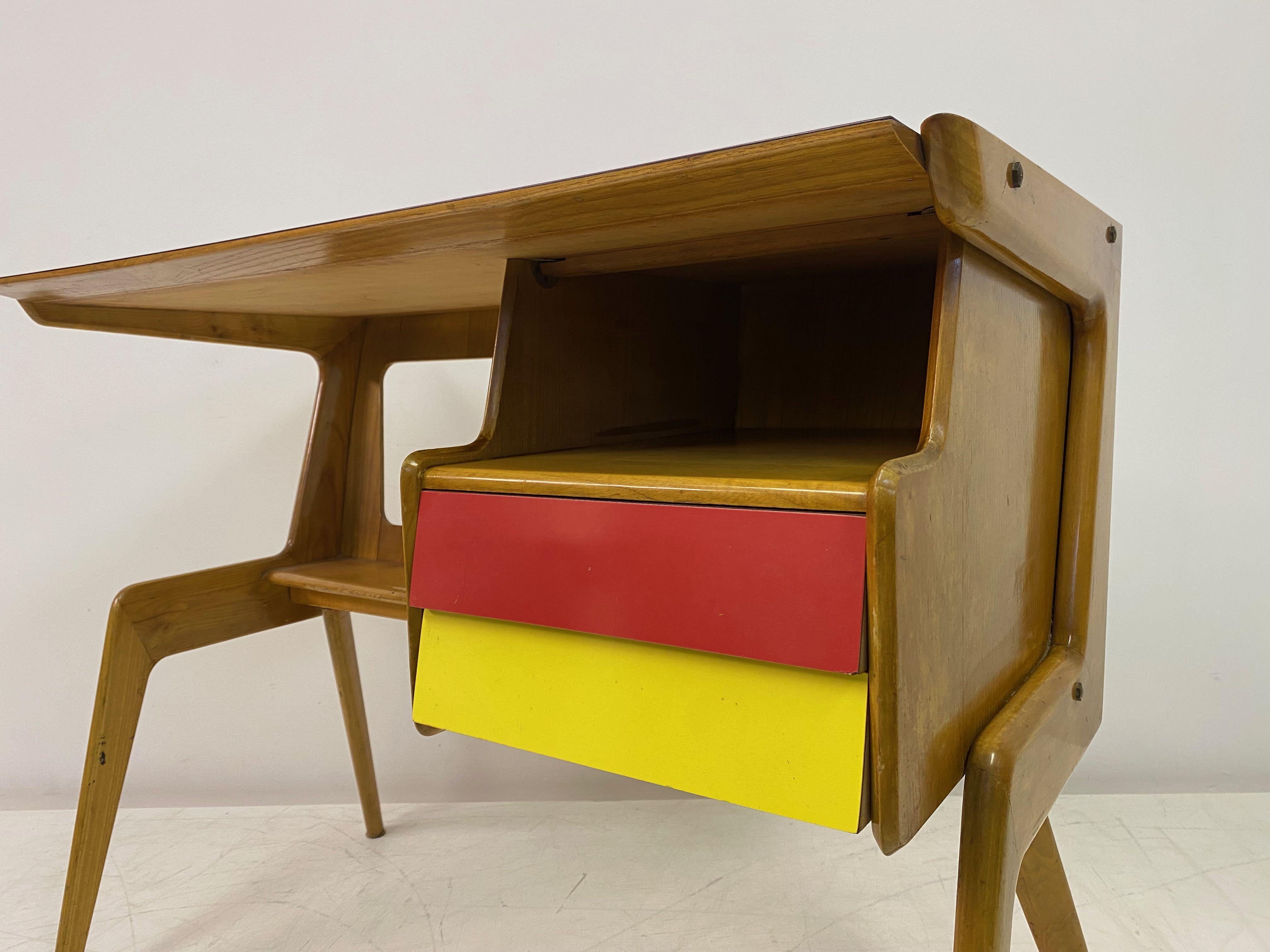 Small Vintage 1950s Italian Desk For Sale 7
